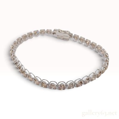 18K White Gold 10.00ct Natural Diamond Tennis Bracelet. This 18 karat white gold tennis bracelet 