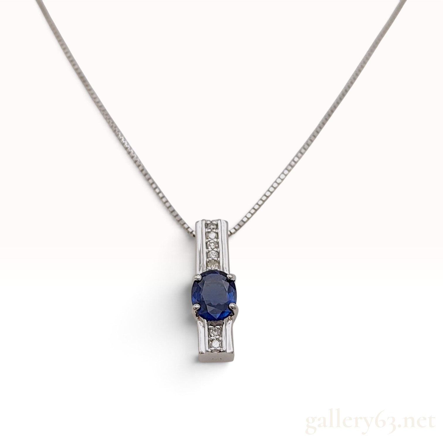 18 Karat White Gold Natural Blue Sapphire and Diamond Pendant Necklace