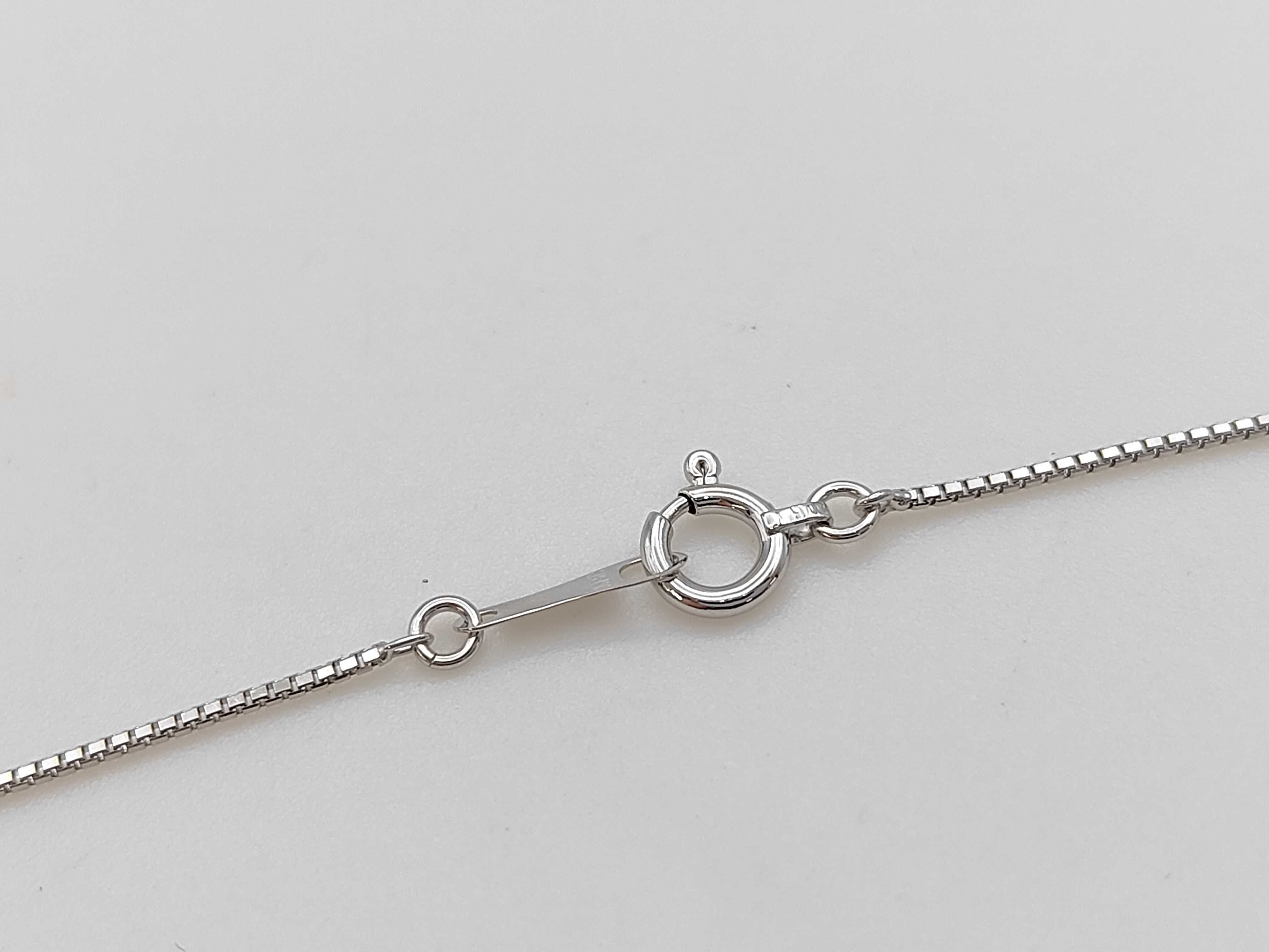 18 Karat White Gold Natural Blue Sapphire and Diamond Pendant Necklace