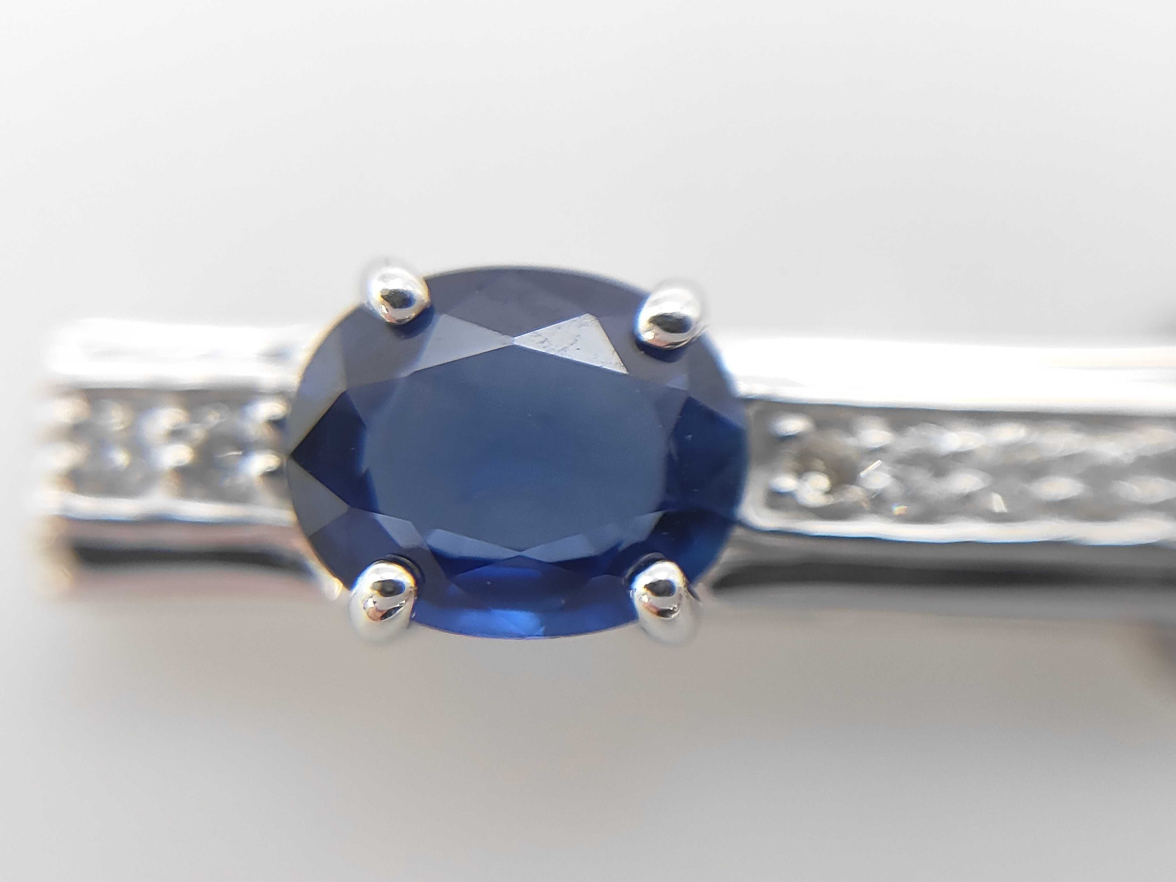 18 Karat White Gold Natural Blue Sapphire and Diamond Pendant Necklace