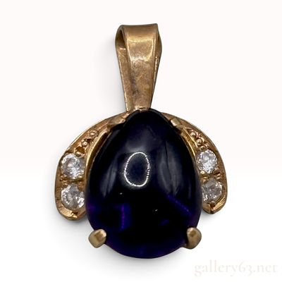 Vintage 14K Yellow Gold Amethyst and Natural Diamond Pendant. This vintage pendant is crafted 