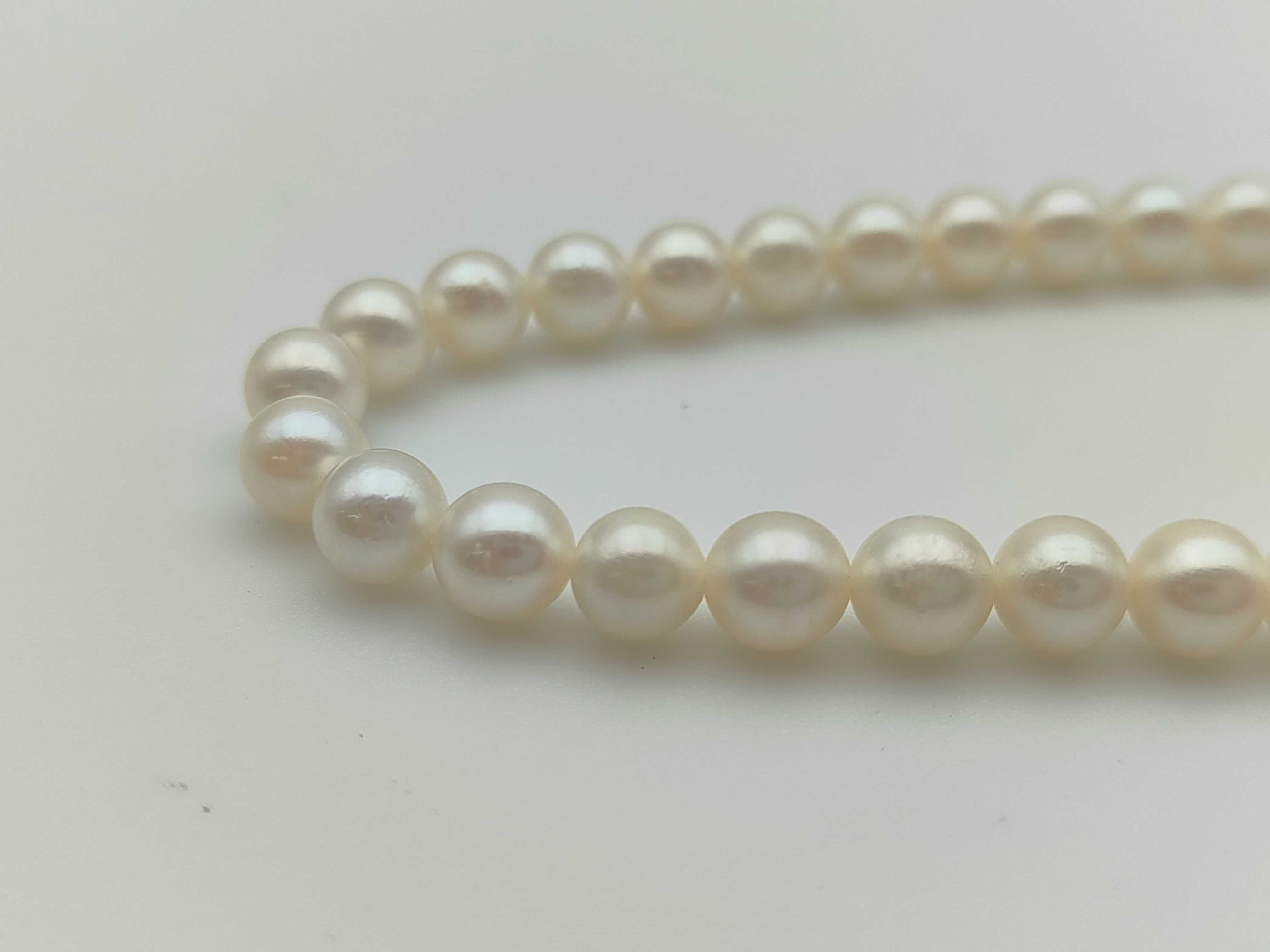 White 5.5mm-6.0mm Cultured Pearl and Silver Necklace 43 cm