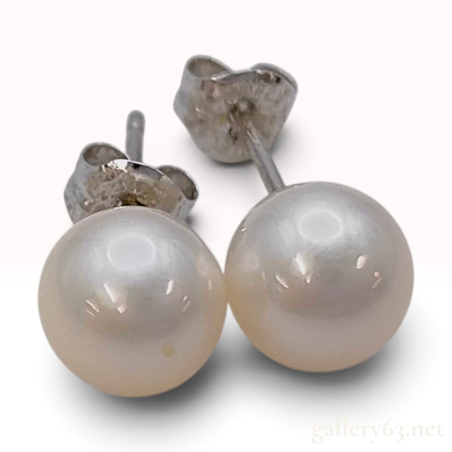 14 Karat White Gold and 7.5mm-8mm Cultured Pearl Stud Earrings