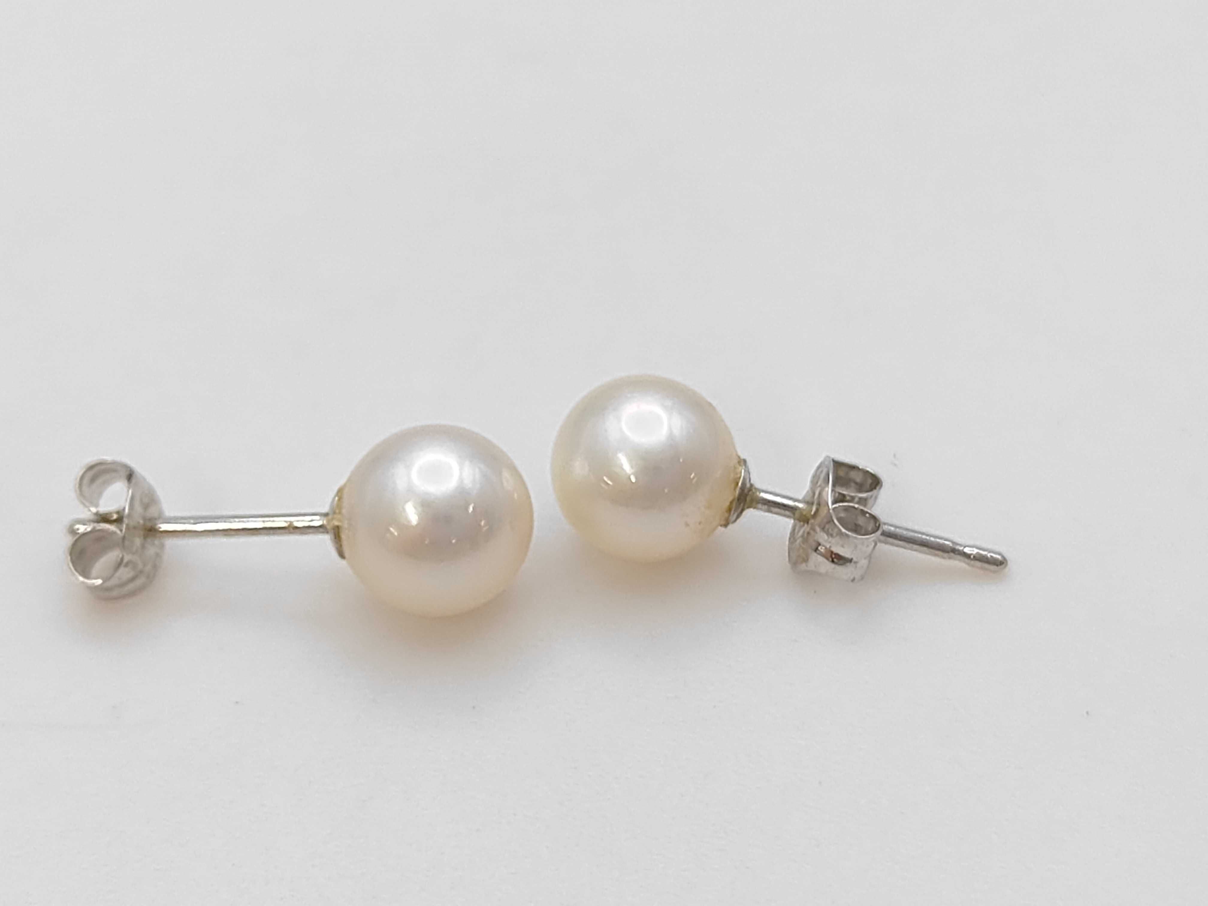 14 Karat White Gold and 7.5mm-8mm Cultured Pearl Stud Earrings