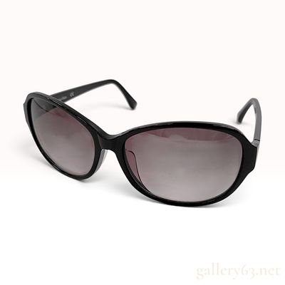 Calvin Klein CK4305SA Black Plastic Butterfly Sunglasses with Case. This pair of Calvin Klein 