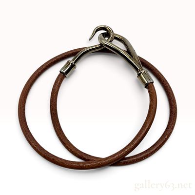 Hermes Jumbo Hook Brown Leather Double Wrap Bracelet with Box. This is a Hermes Jumbo bracelet 