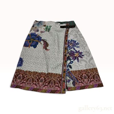 Etro Multi-Color Floral Wool A-Line Wrap Skirt Size 42. This Etro A-line wrap skirt is crafted 