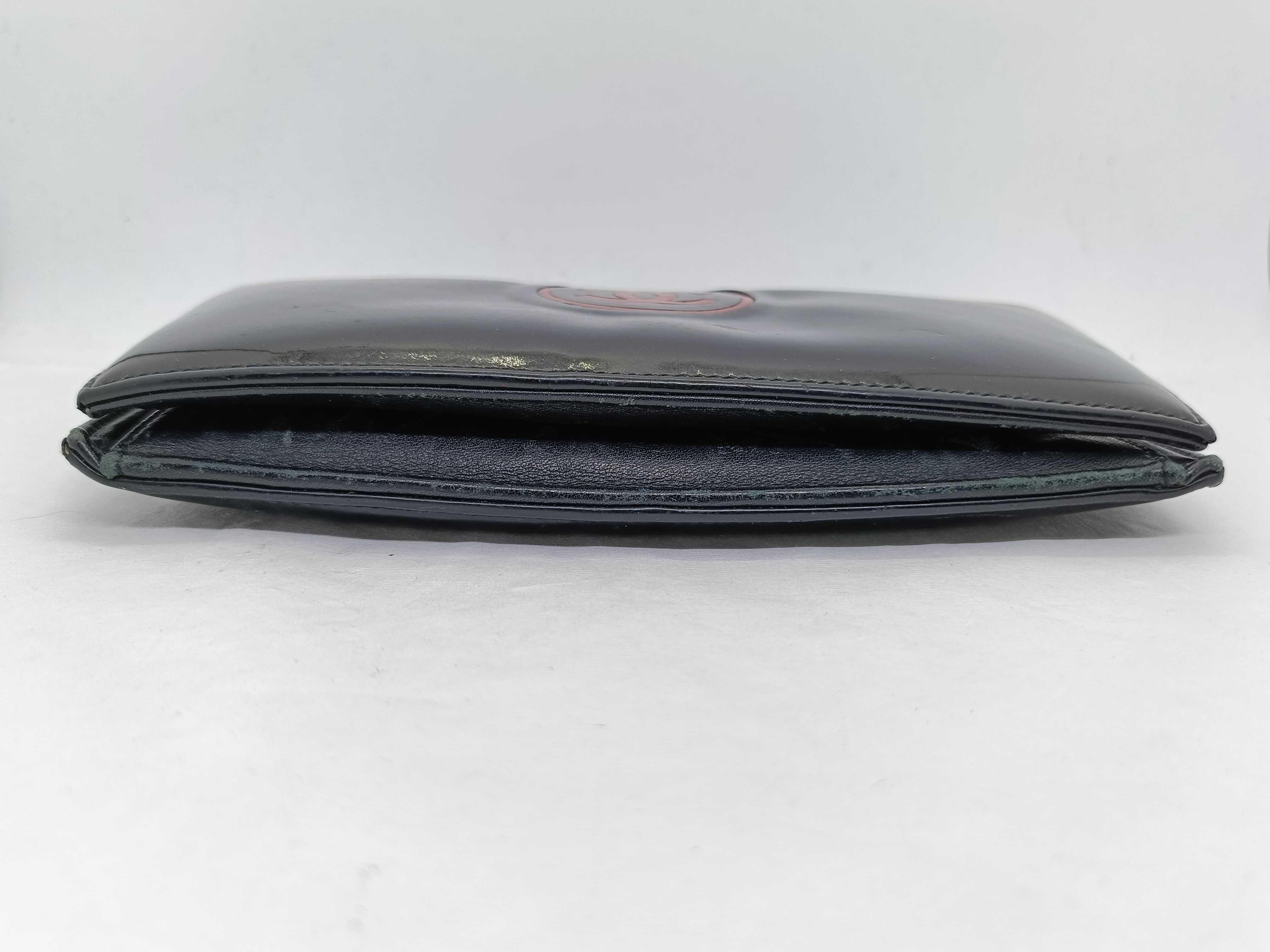 Vintage Chanel Patent CC Trousse Maquil Black Patent Leather Wallet 19 cm