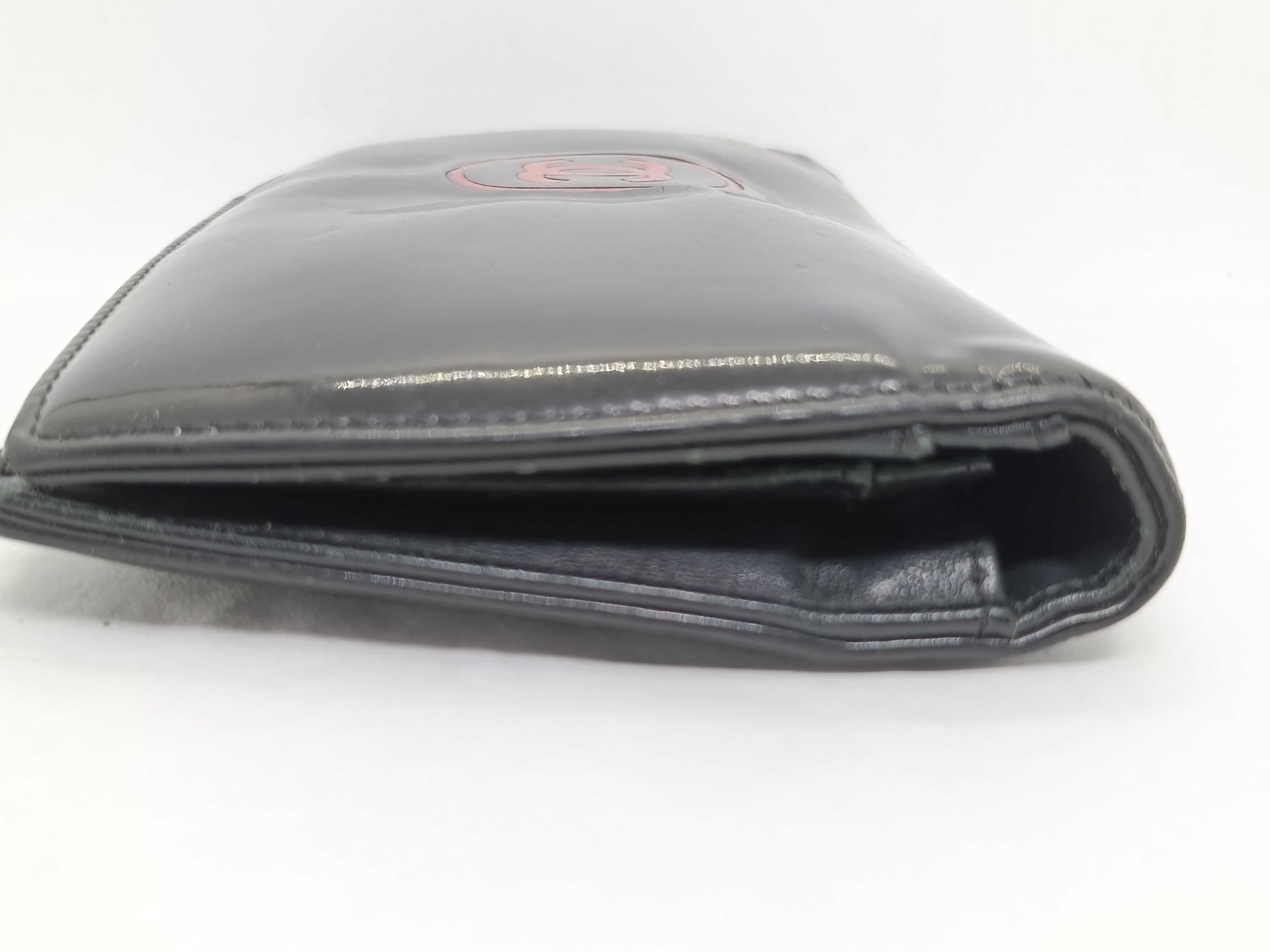 Vintage Chanel Patent CC Trousse Maquil Black Patent Leather Wallet 19 cm