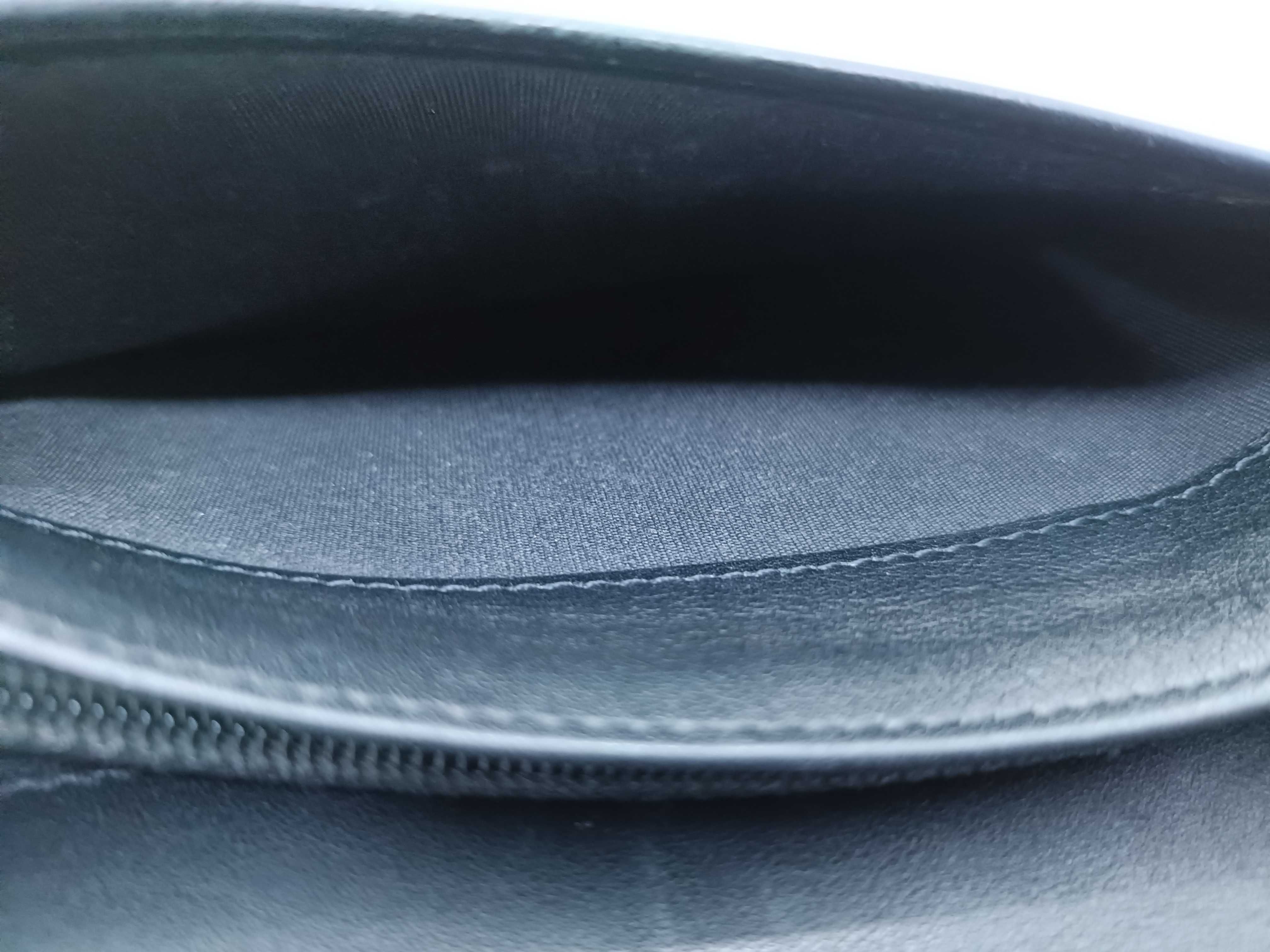 Vintage Chanel Patent CC Trousse Maquil Black Patent Leather Wallet 19 cm