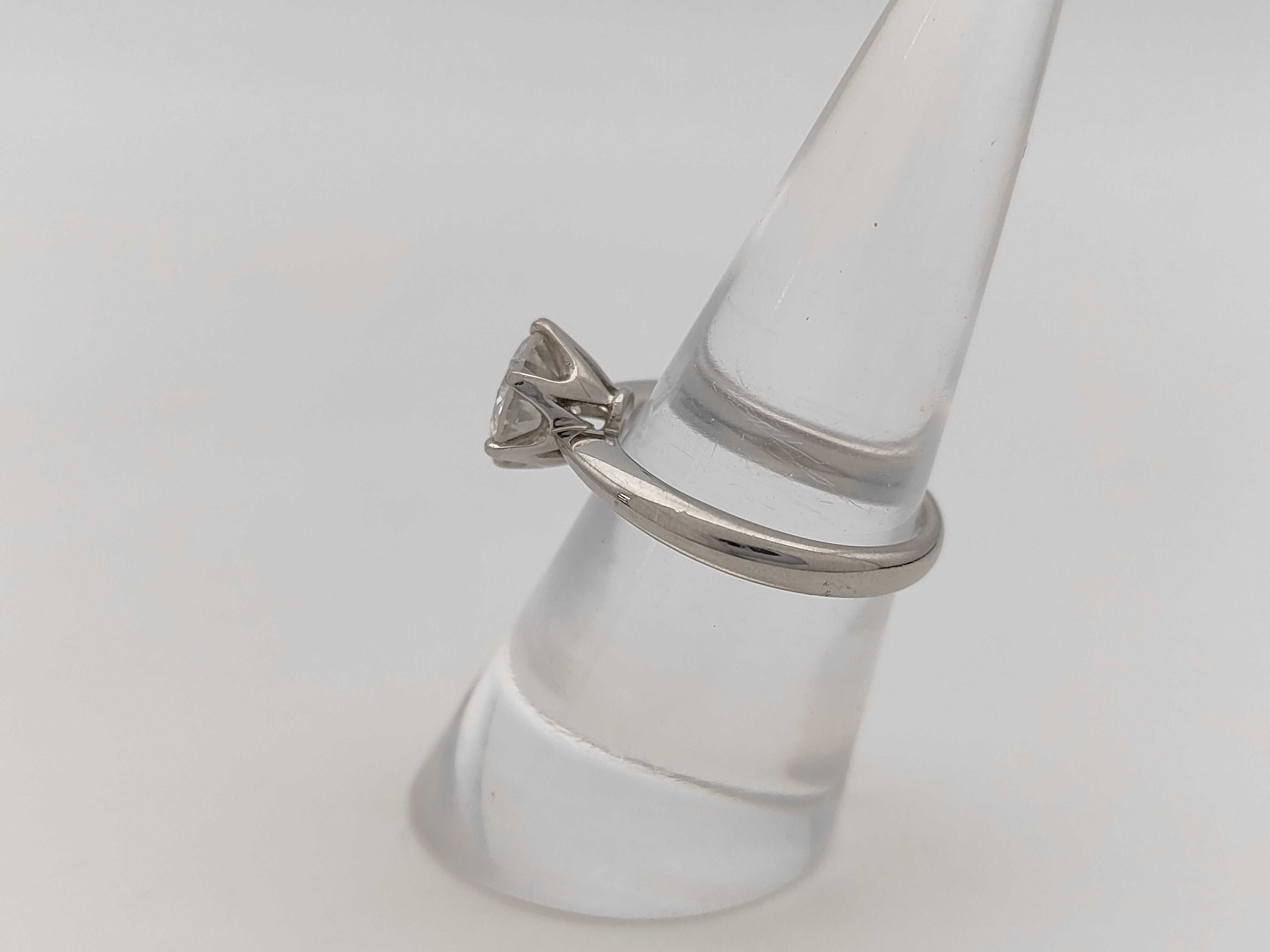 Platinum Solitaire Ring with 1.53 Carat Round Brilliant Cut Natural Diamond