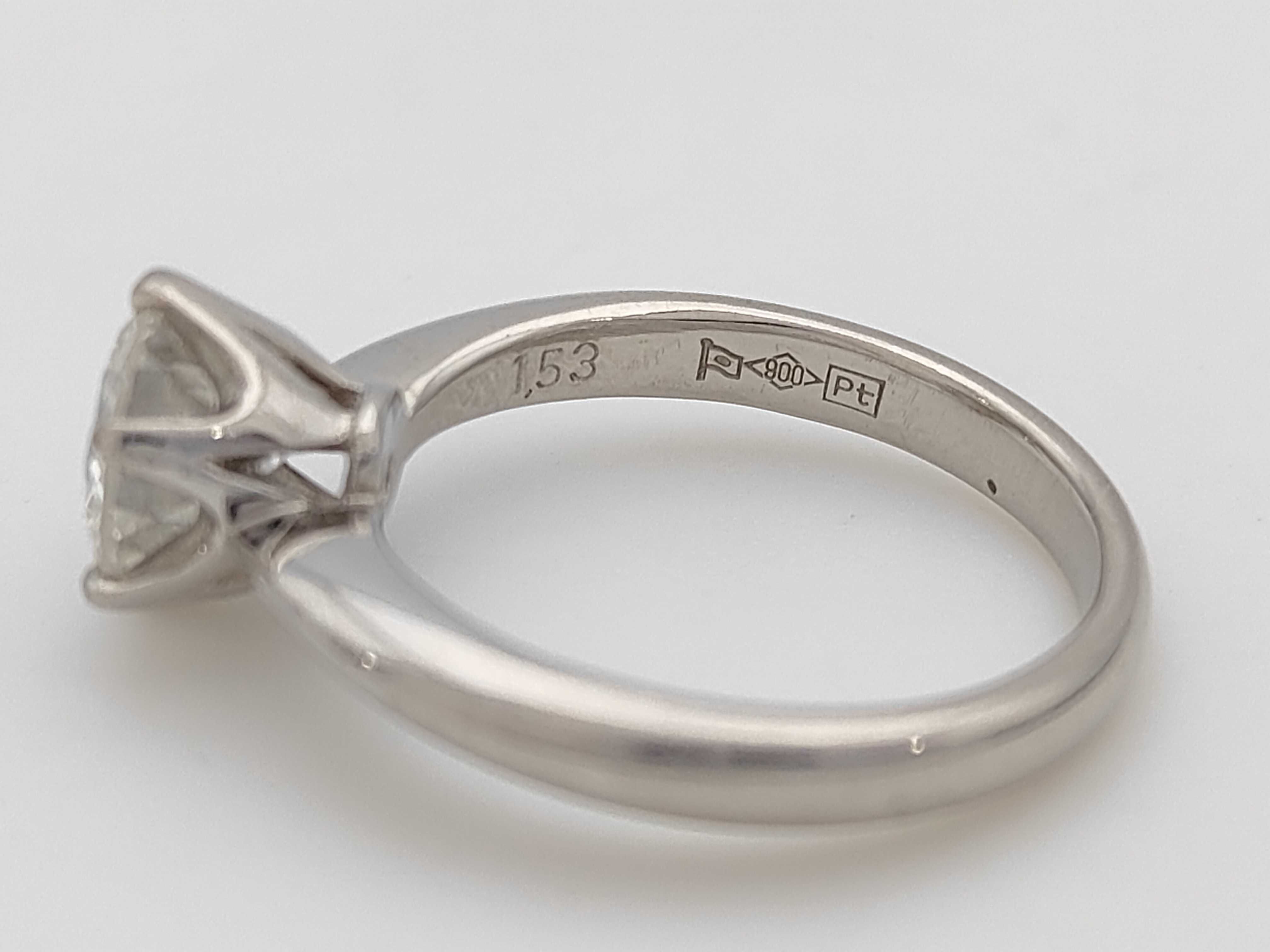 Platinum Solitaire Ring with 1.53 Carat Round Brilliant Cut Natural Diamond