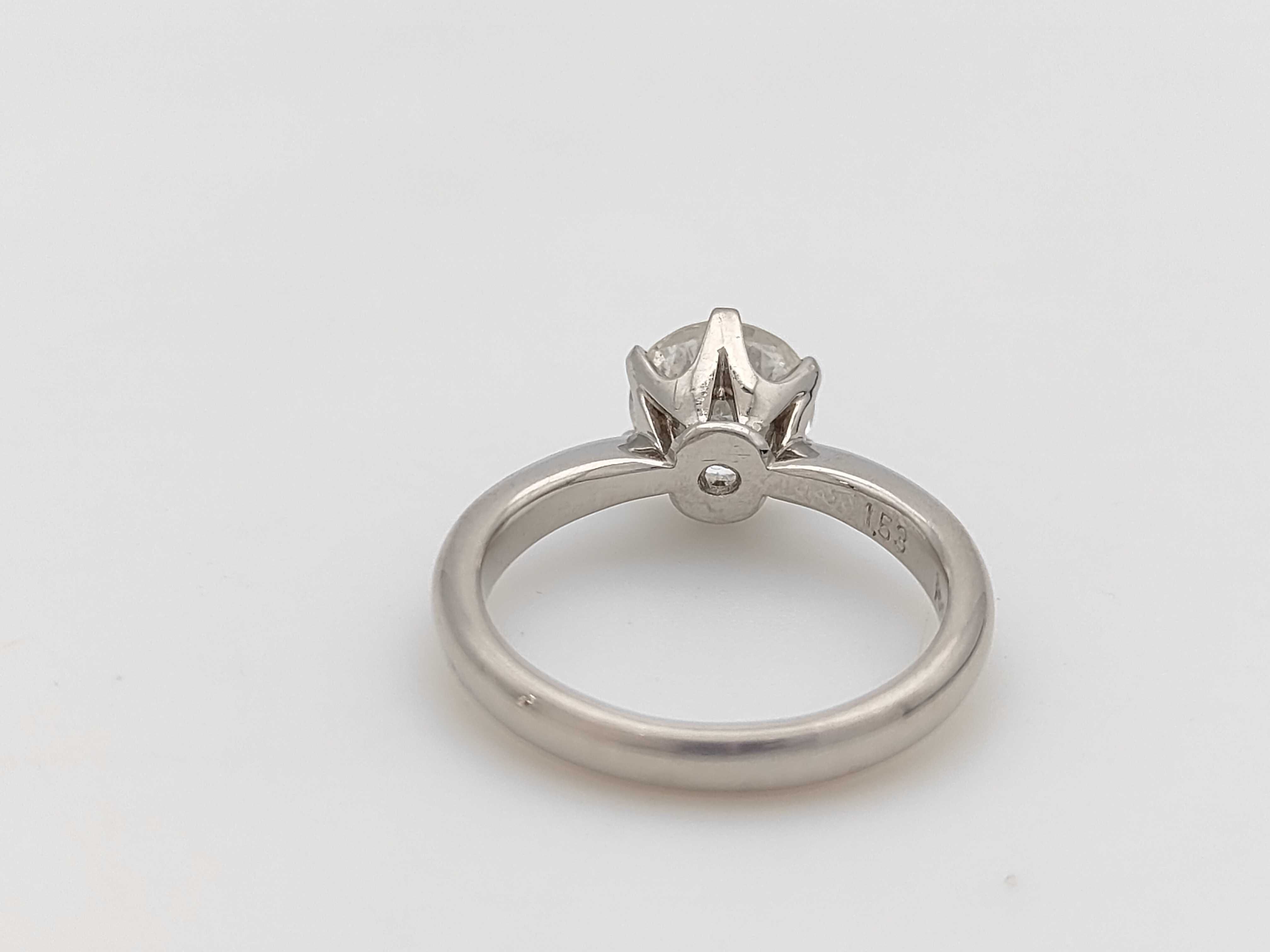 Platinum Solitaire Ring with 1.53 Carat Round Brilliant Cut Natural Diamond