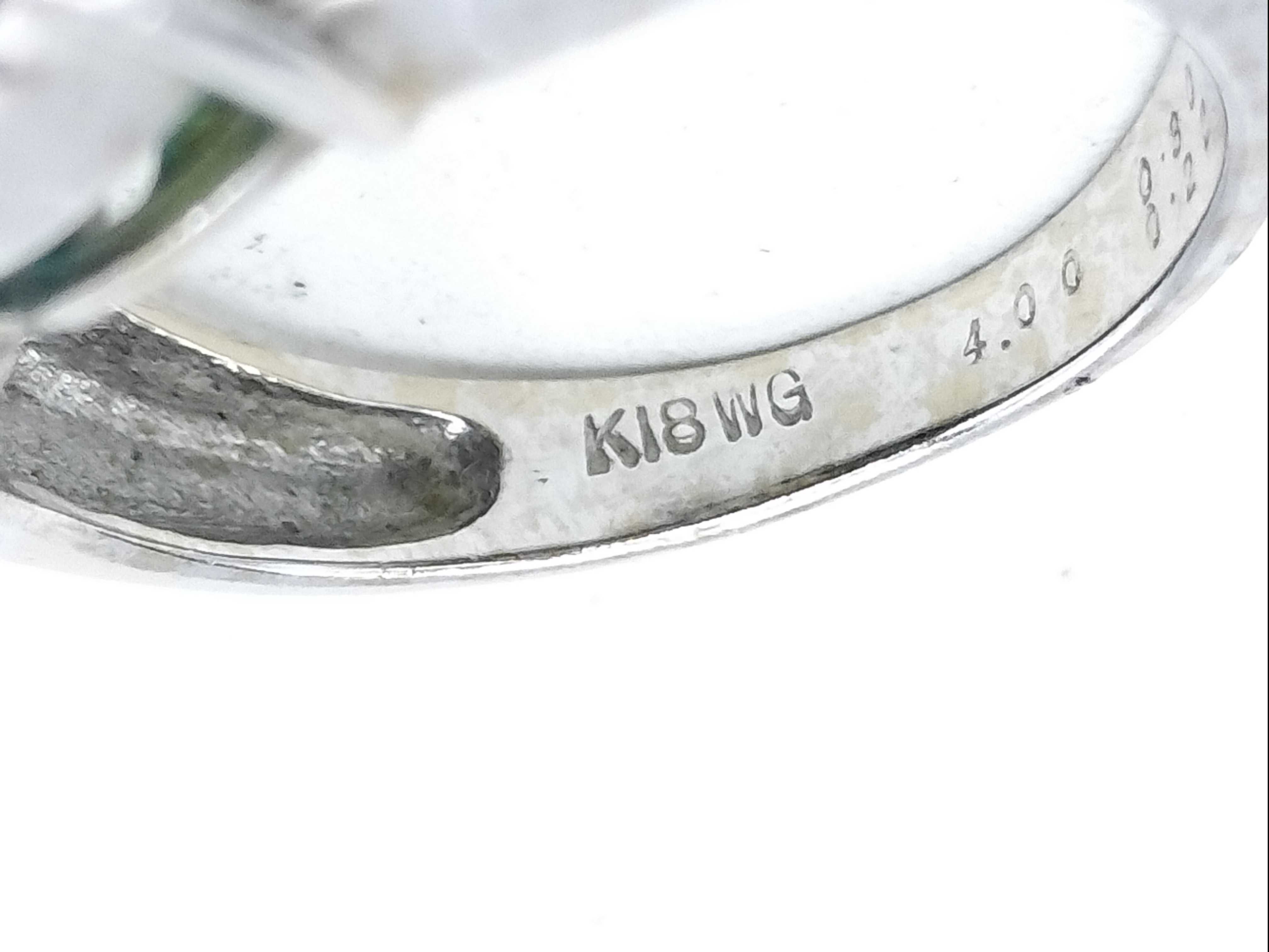 18 Karat White Gold Peridot Emerald and Diamond Cocktail Ring