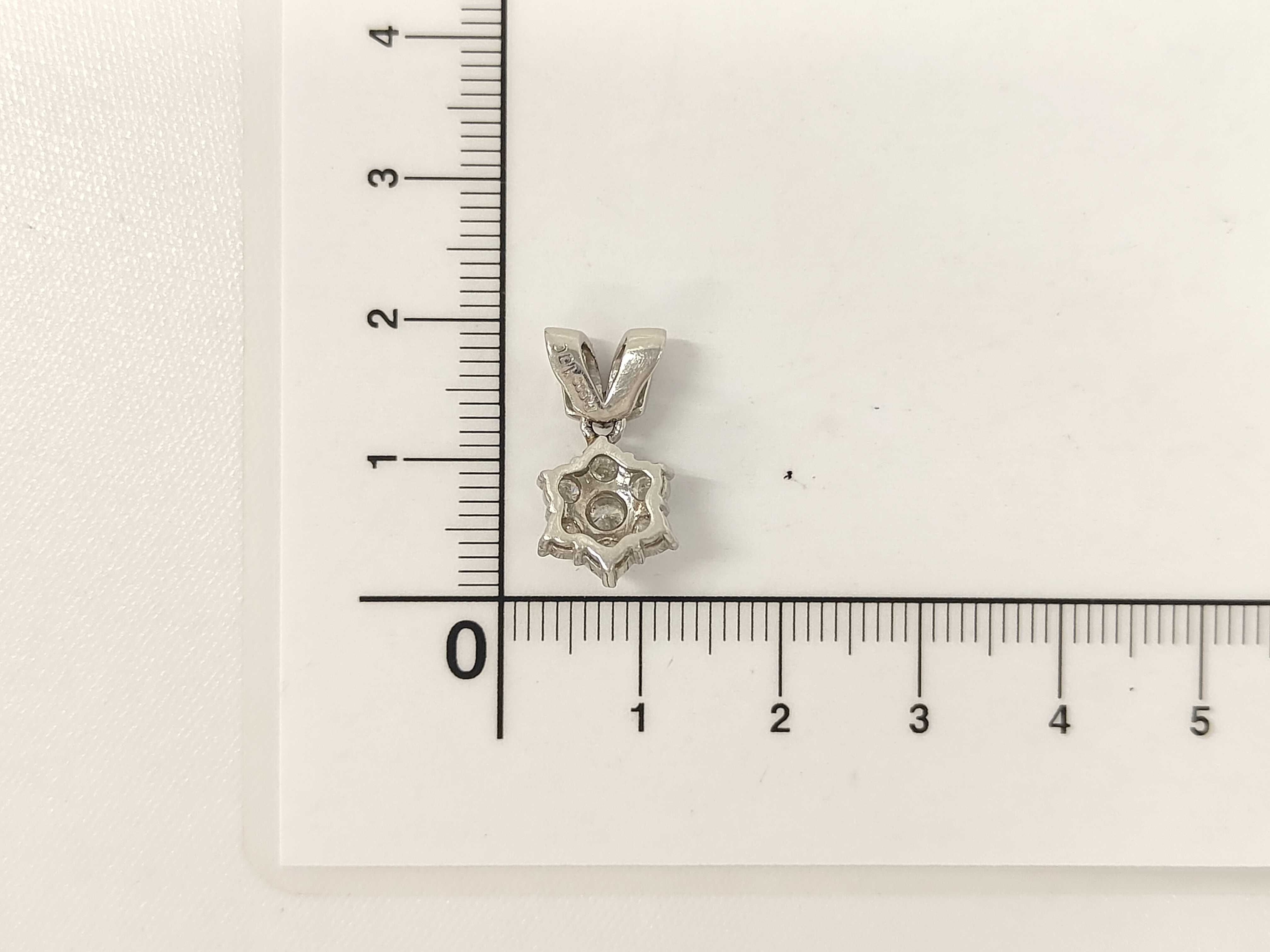 Pt900 Platinum and 1.00 ct tw Diamond Flower Cluster Pendant