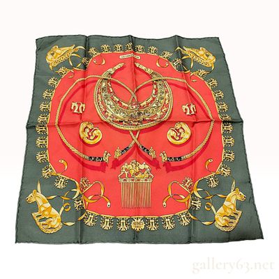 Hermes Les Cavaliers d'Or Silk Gavroche Pocket Square. Hermes silk gavroche pocket square in the 