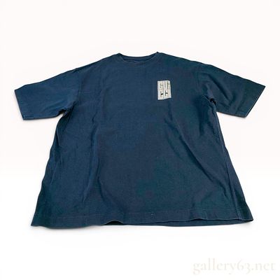 Gucci Navy Blue Cotton Graphic Short-Sleeve T-Shirt. This short-sleeve crewneck T-shirt by Gucci 