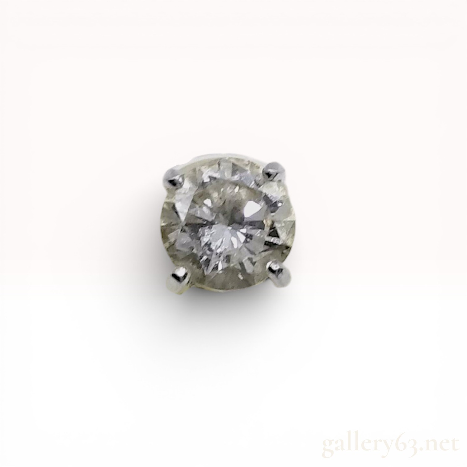 Single Platinum and Round Brilliant-Cut Diamond Stud Earring