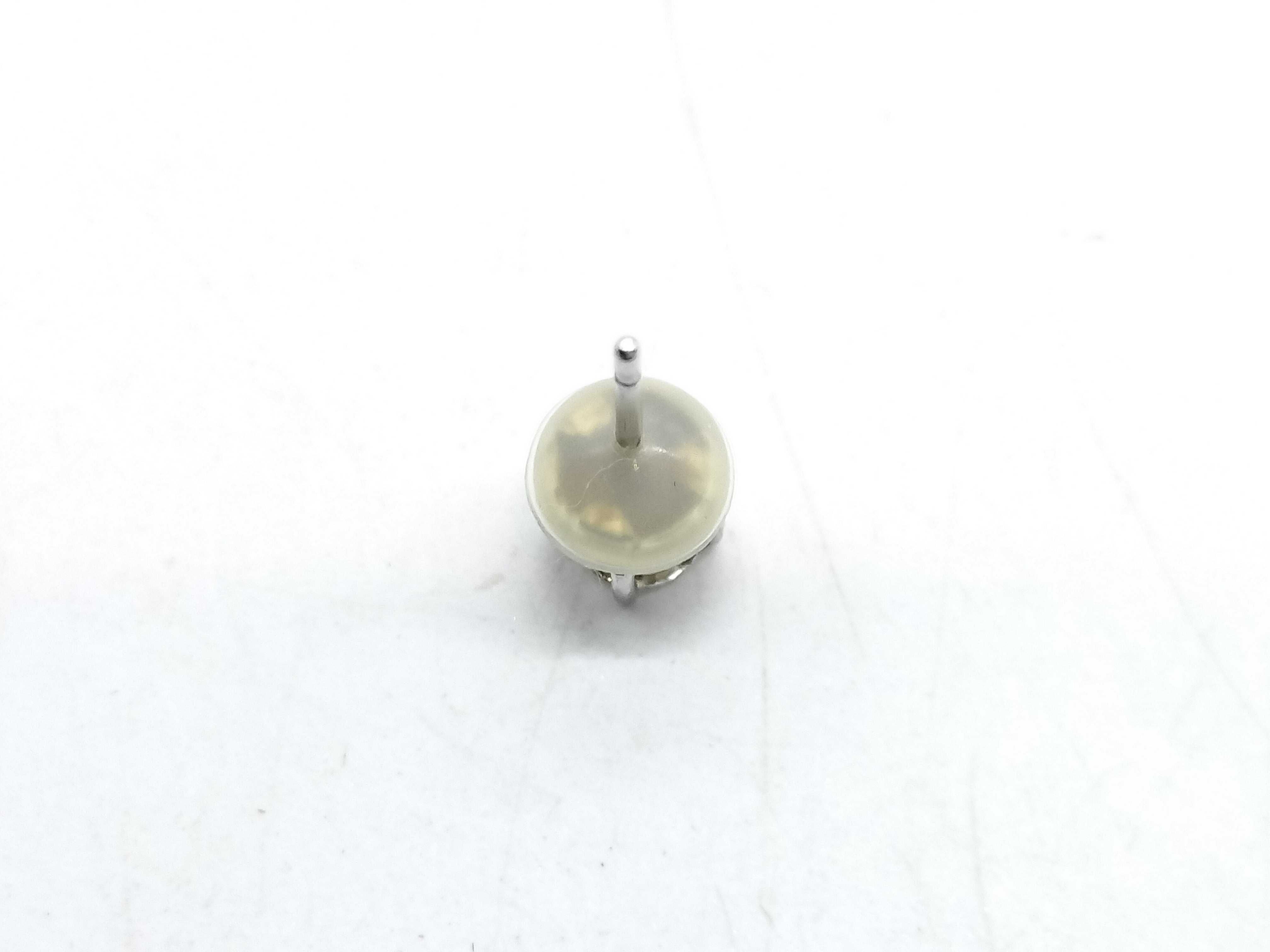 Single Platinum and Round Brilliant-Cut Diamond Stud Earring
