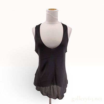 Hermes Black Silk Sleeveless Scoop Neck Top. This Hermes sleeveless top is crafted from 100 