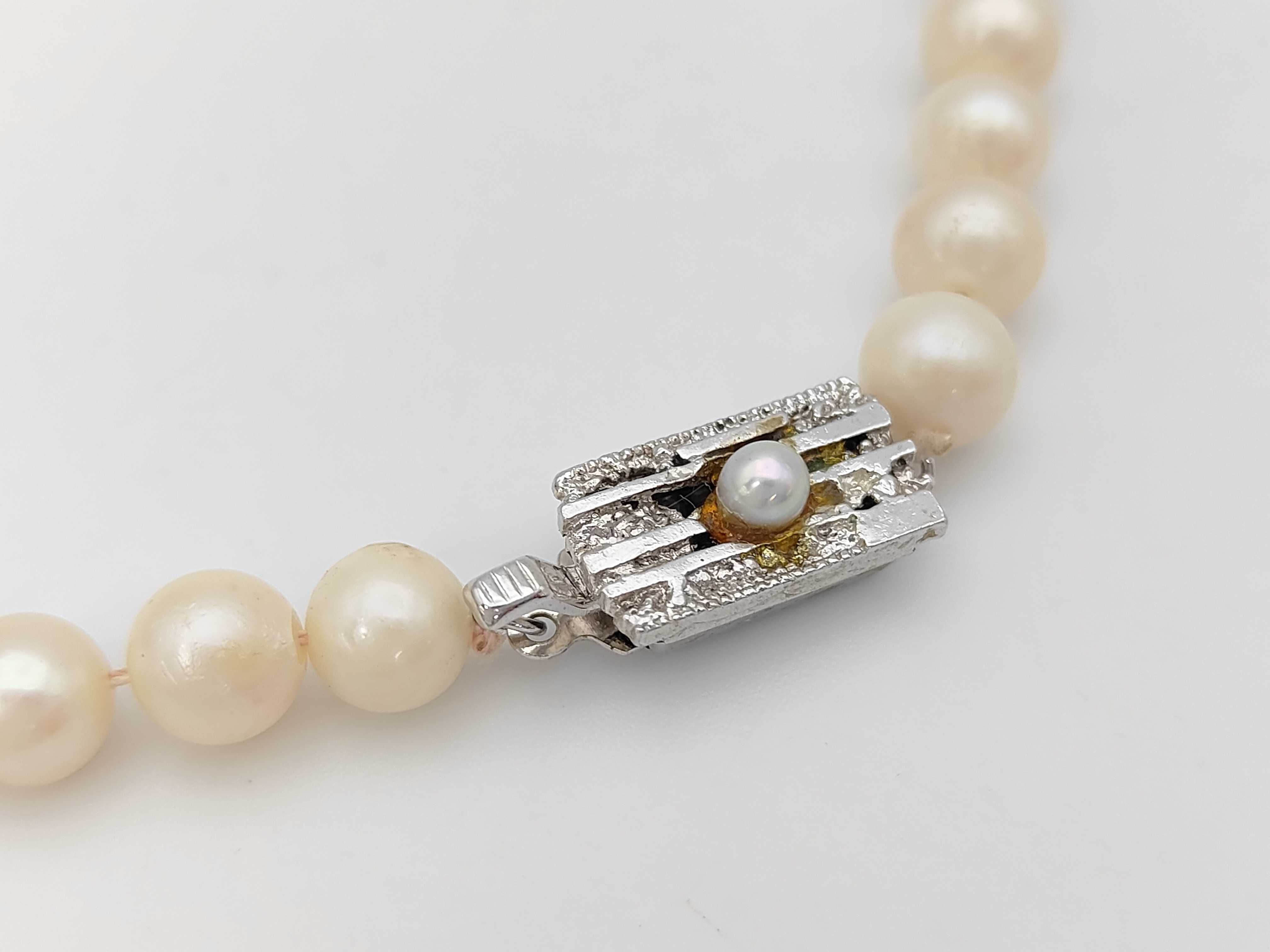 Graduated Akoya Cultured Pearl Strand Necklace with Silver Clasp