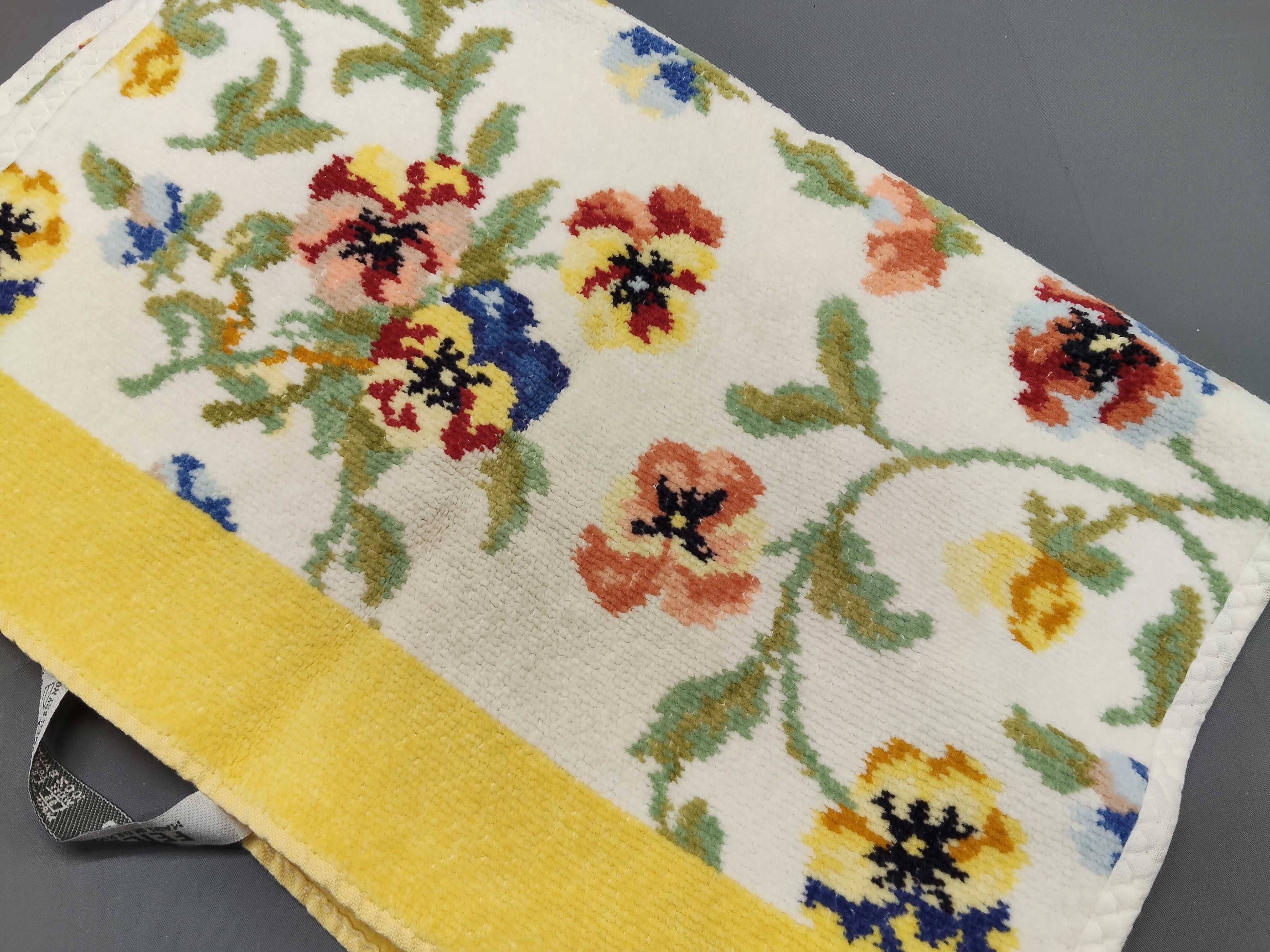 A Set of Seven Feiler Chenille Cotton Hand Towels
