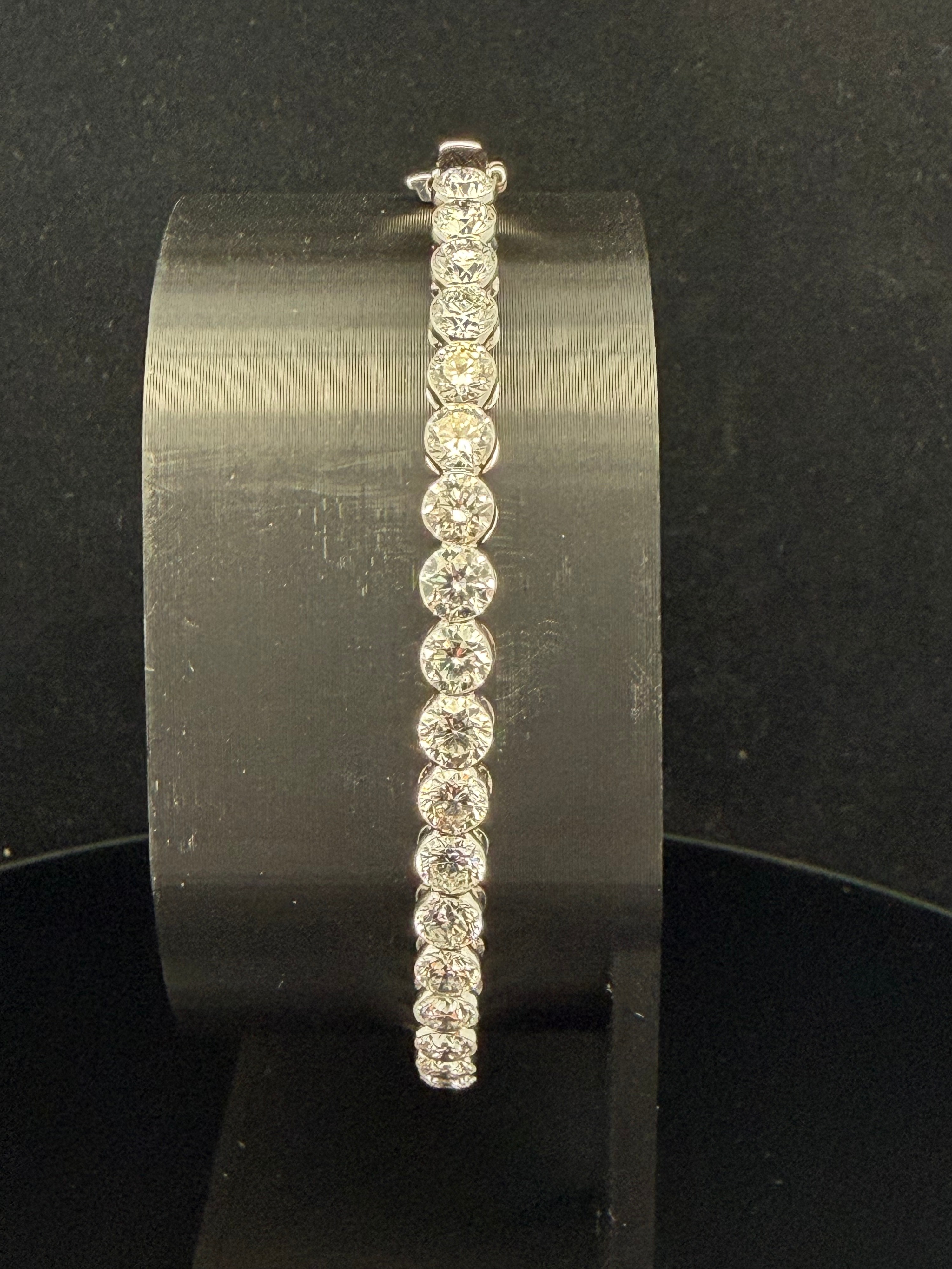 Jaktko 5.00ctw Lab Grown Diamond and 14KWG Bangle Bracelet