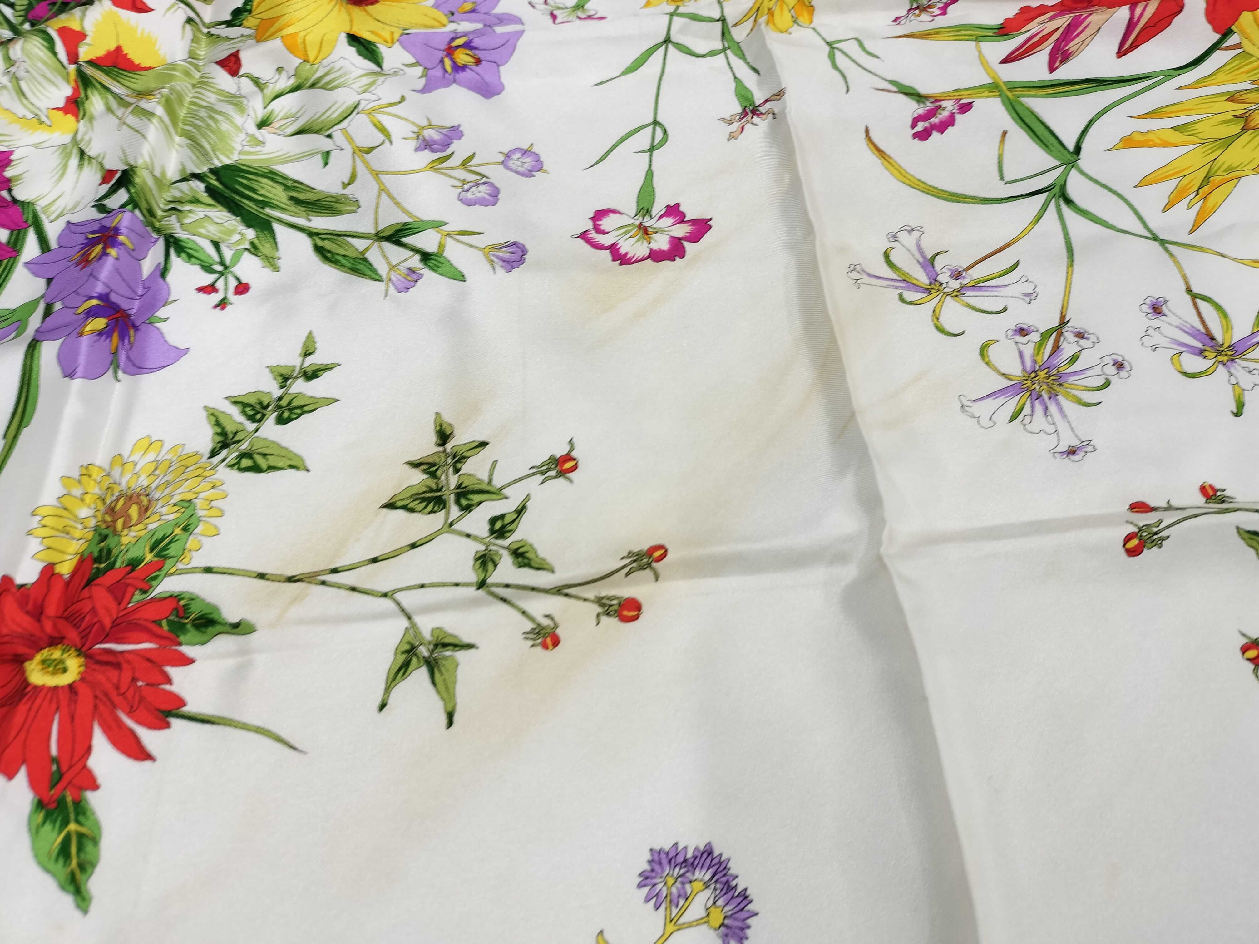 Vintage Gucci Flora Print Silk Carre 90