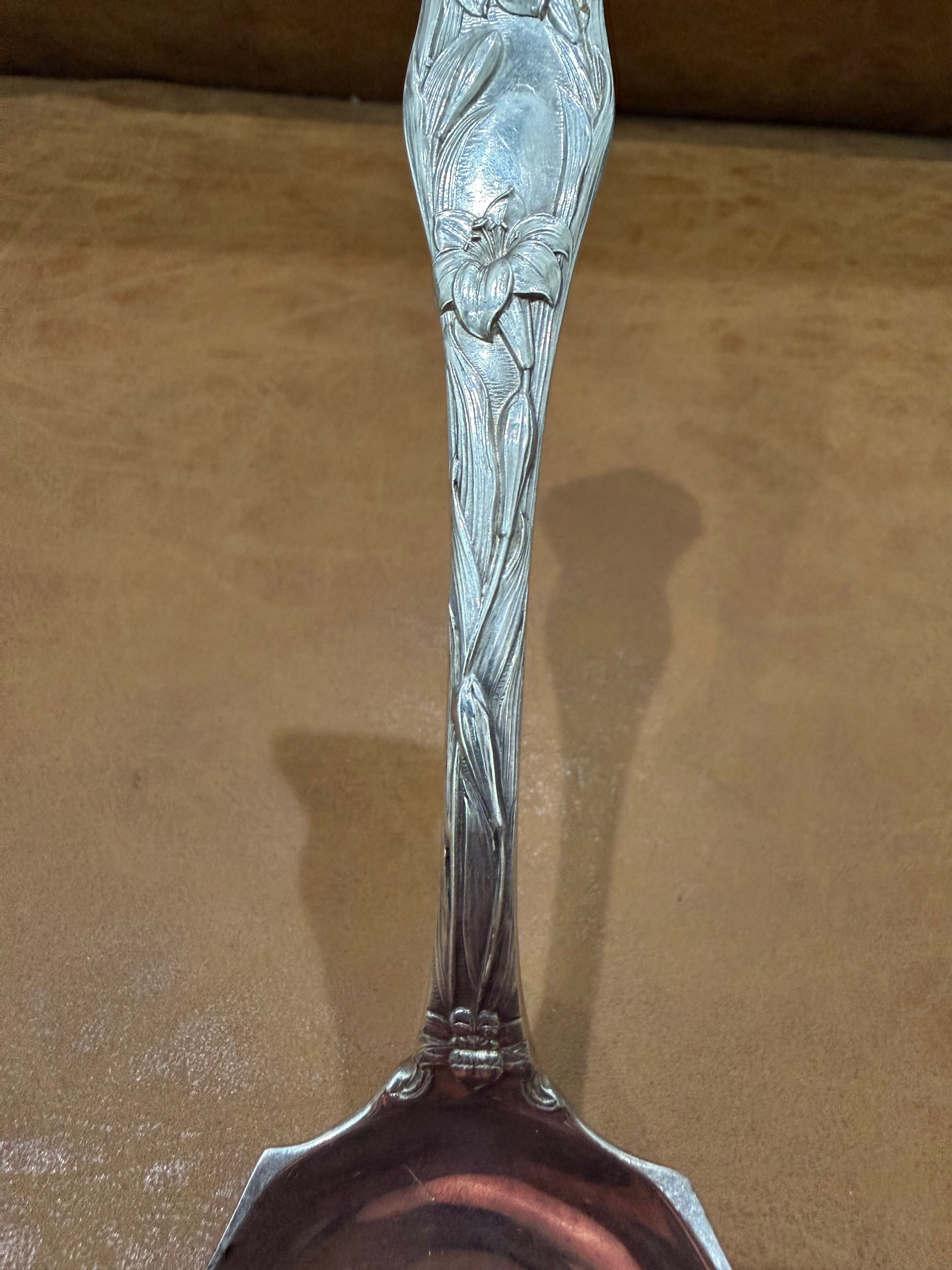 Vintage Art Nouveau Sterling Silver Lily Pattern Berry Spoon 107.9g