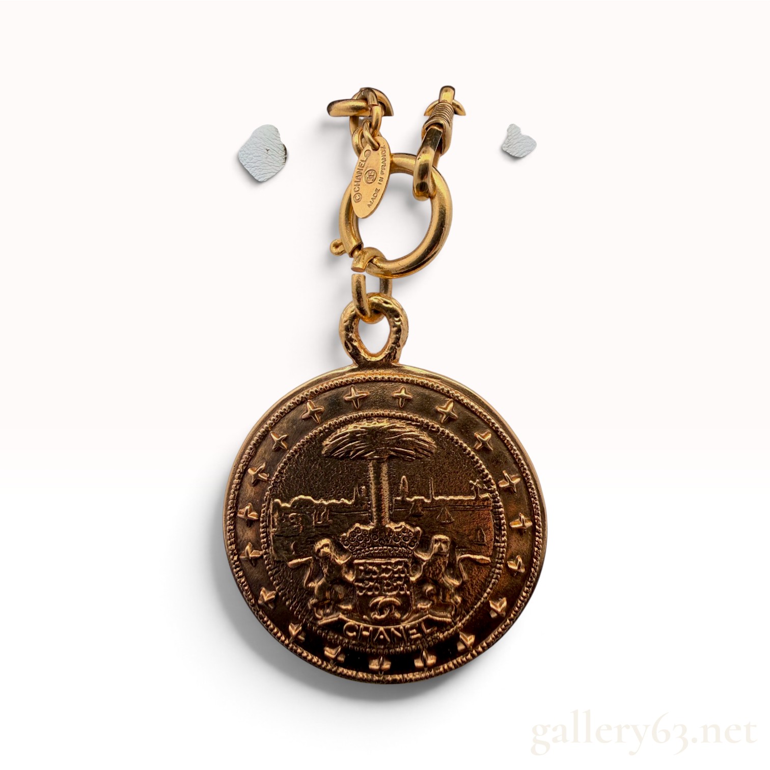 Vintage Chanel Crest Medallion Gold Tone Heavy Link Chain Necklace