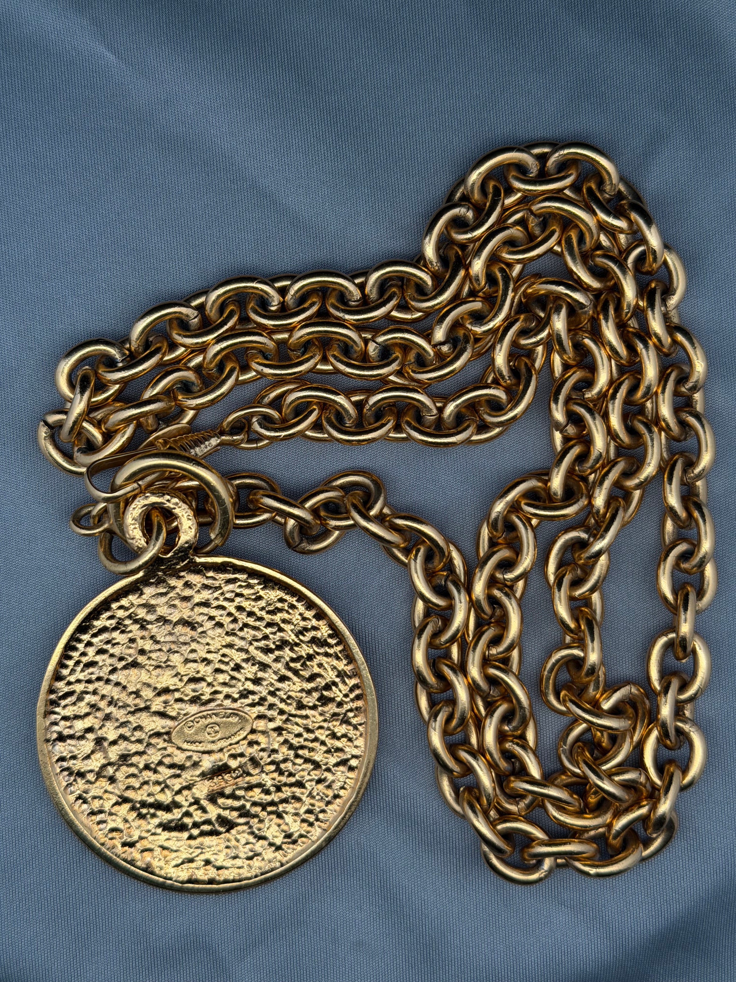 Vintage Chanel Crest Medallion Gold Tone Heavy Link Chain Necklace