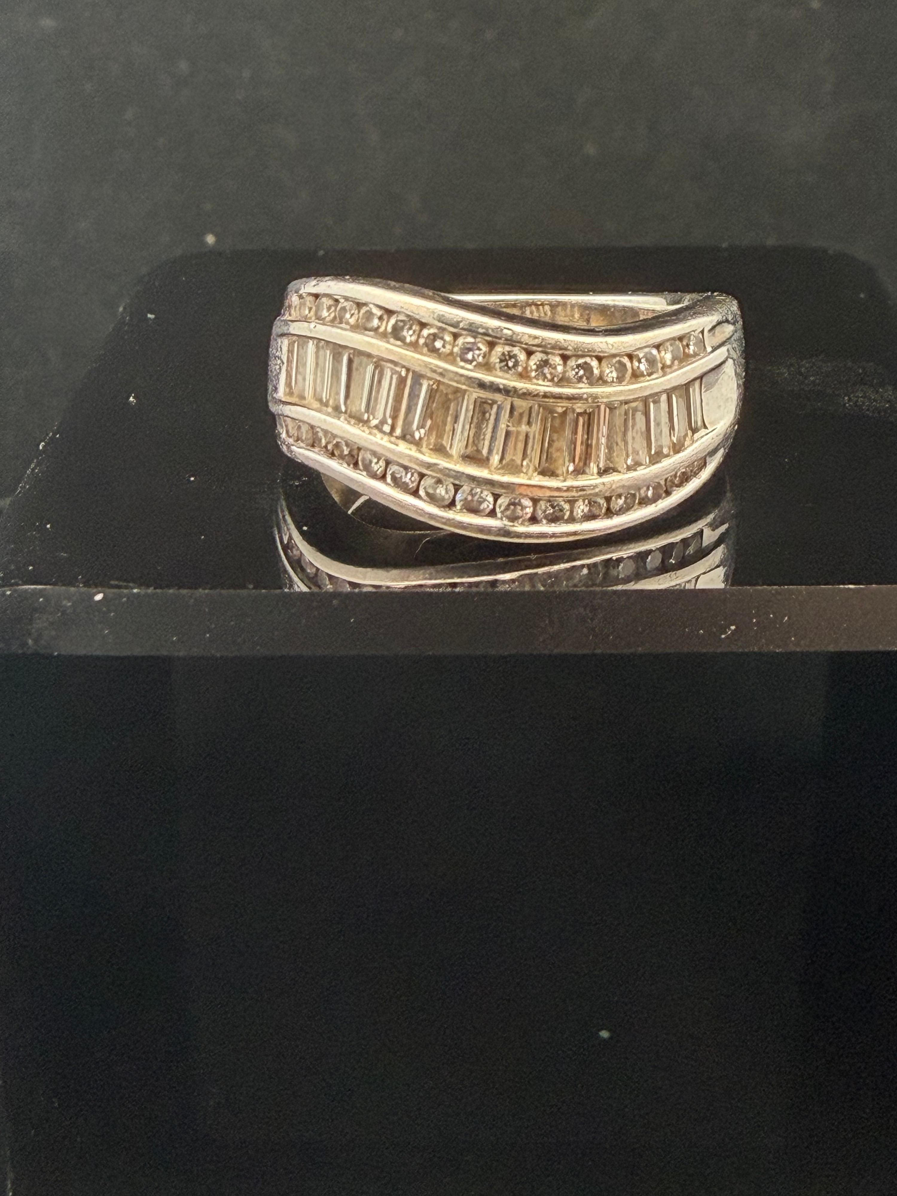 14KWG and 1.10ctw Natural Diamond Wave Band Ring
