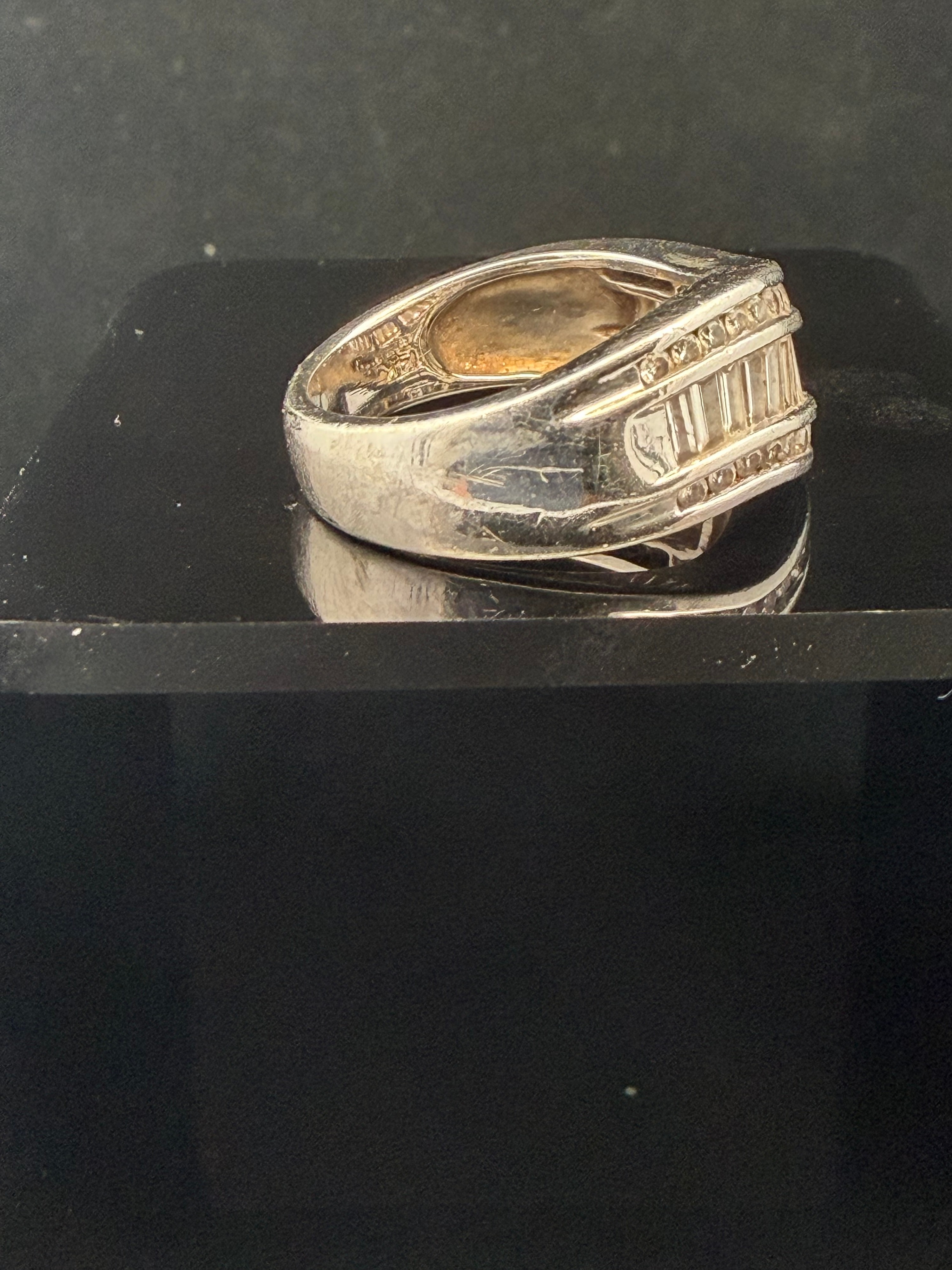 14KWG and 1.10ctw Natural Diamond Wave Band Ring
