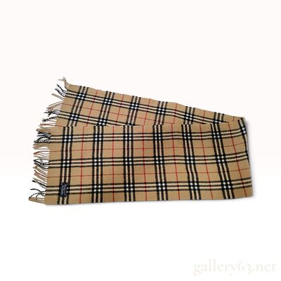Vintage Burberrys Nova Check Lambswool Scarf. This vintage Burberrys scarf is crafted from 100% 