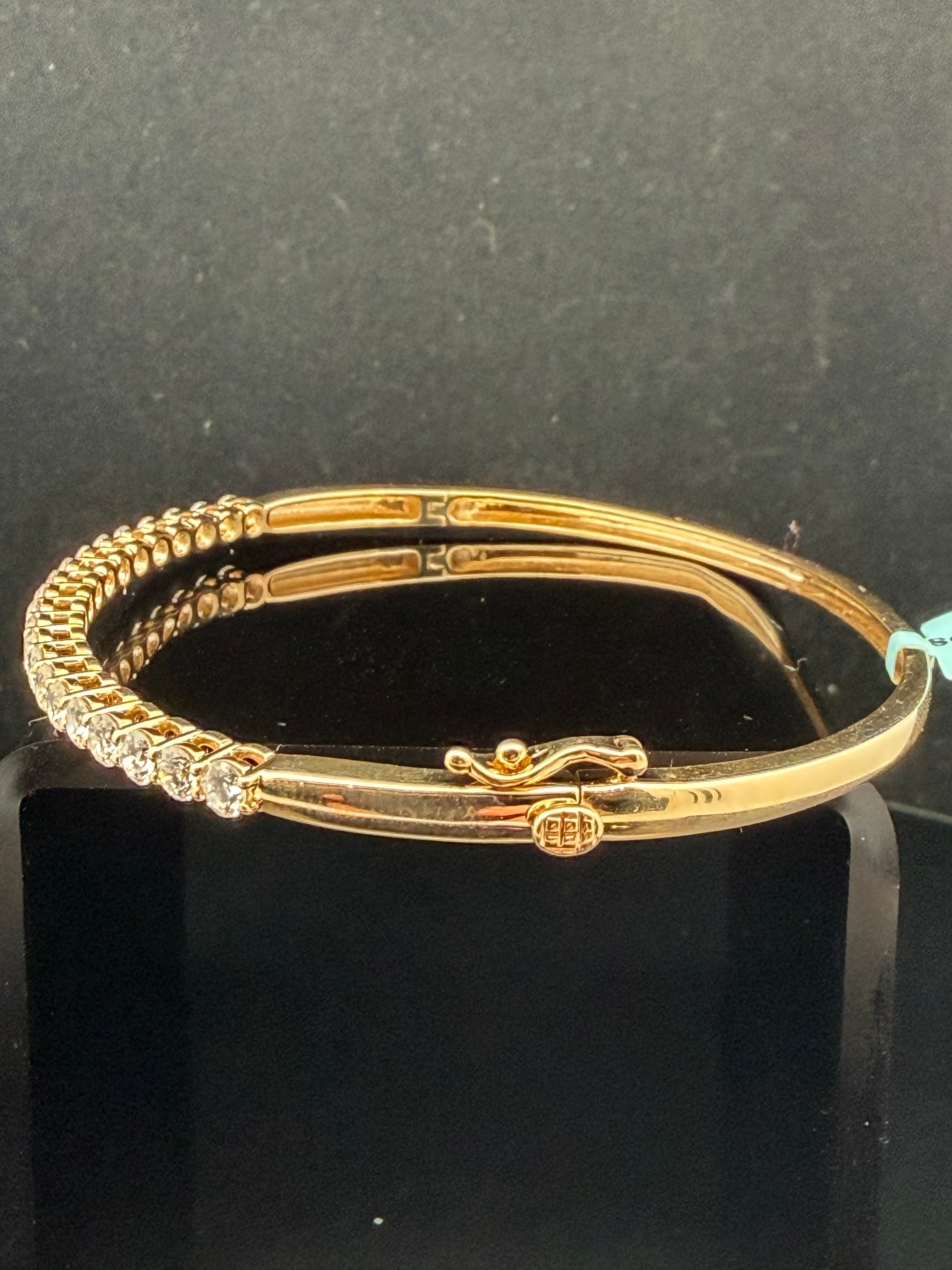 14 Karat Yellow Gold and 2.00ctw Natural Diamond Hinged Bangle Bracelet