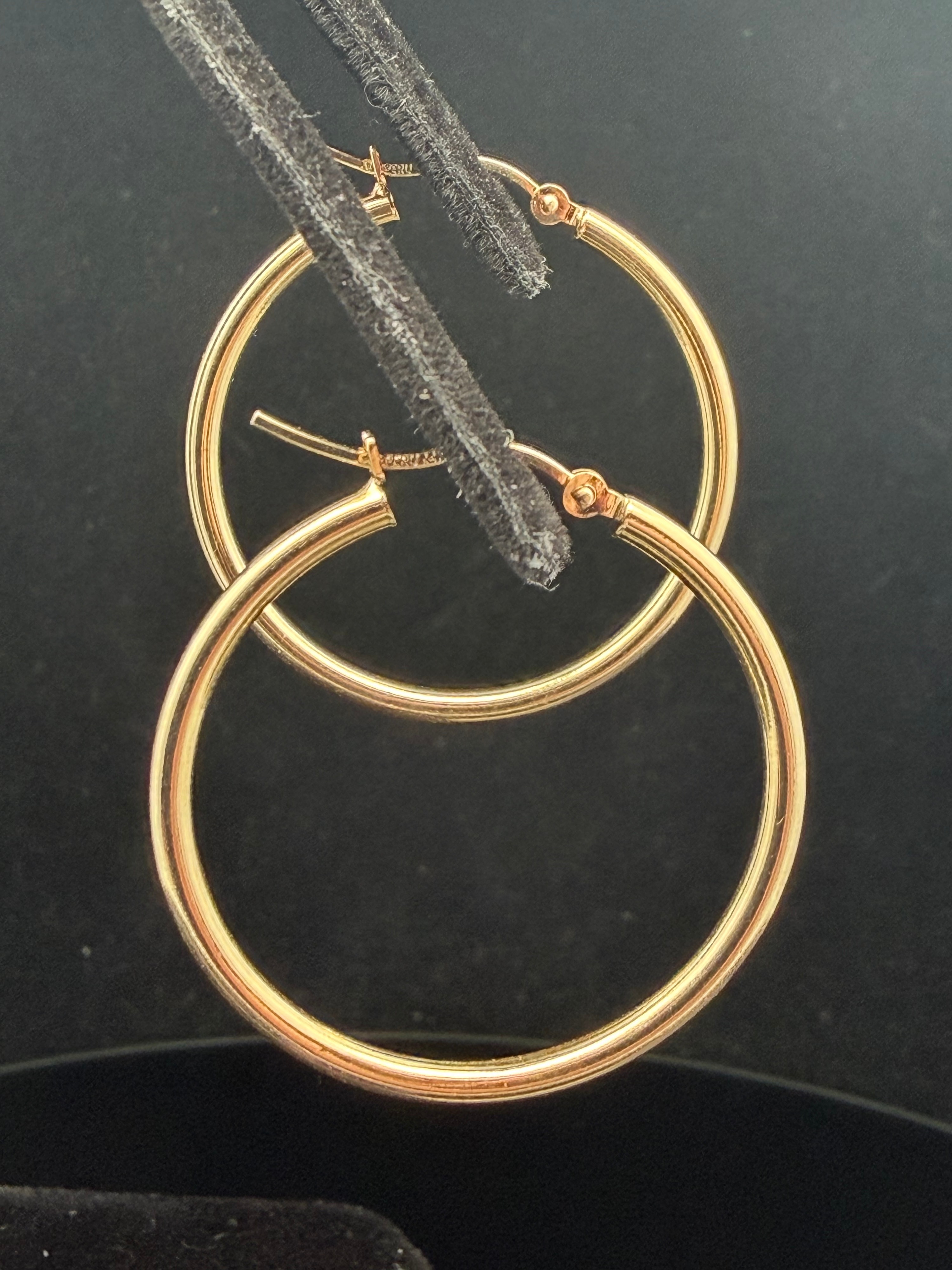 A Pair of 14K Yellow Gold Hoop Earrings