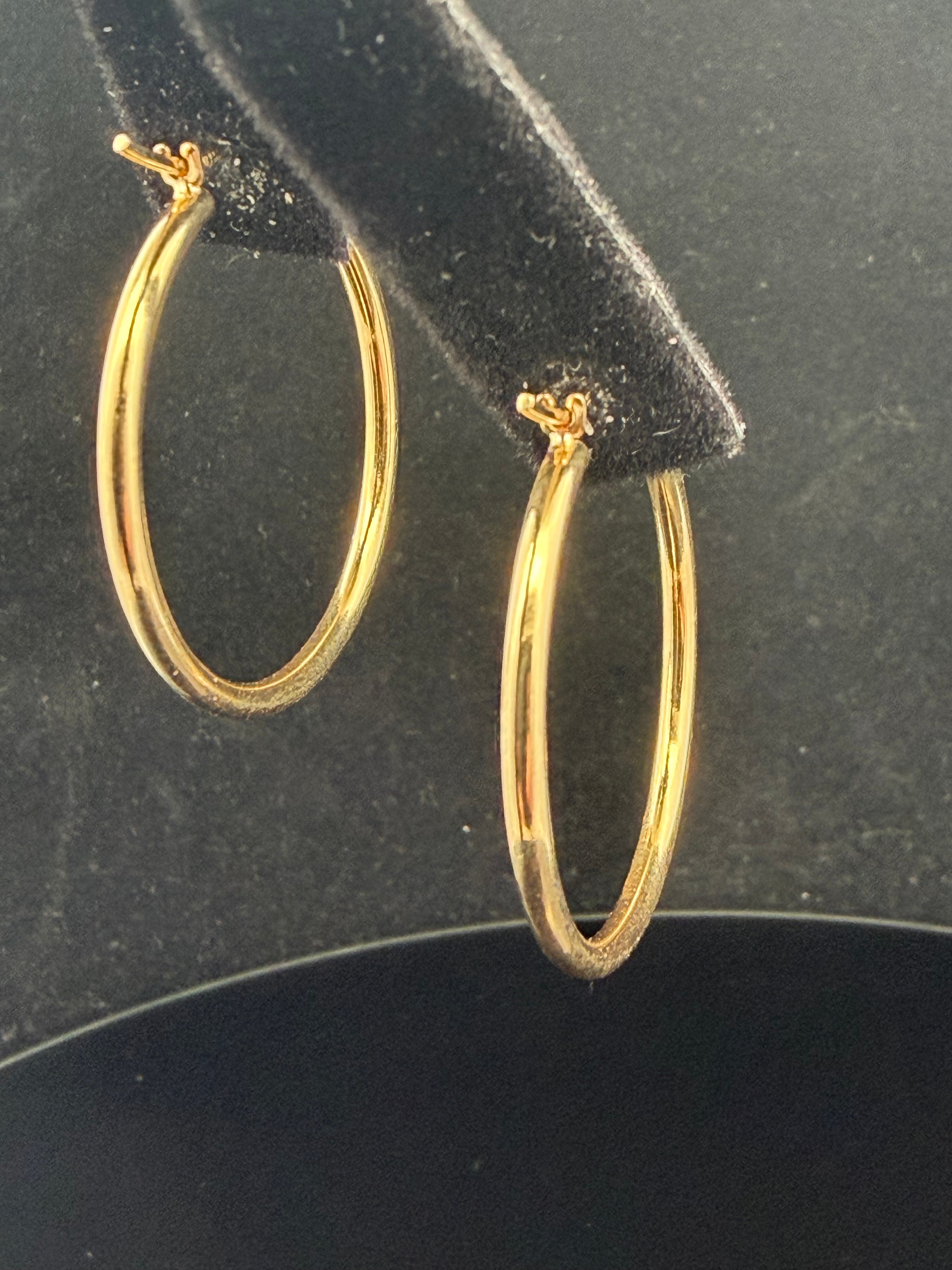 A Pair of 14K Yellow Gold Hoop Earrings