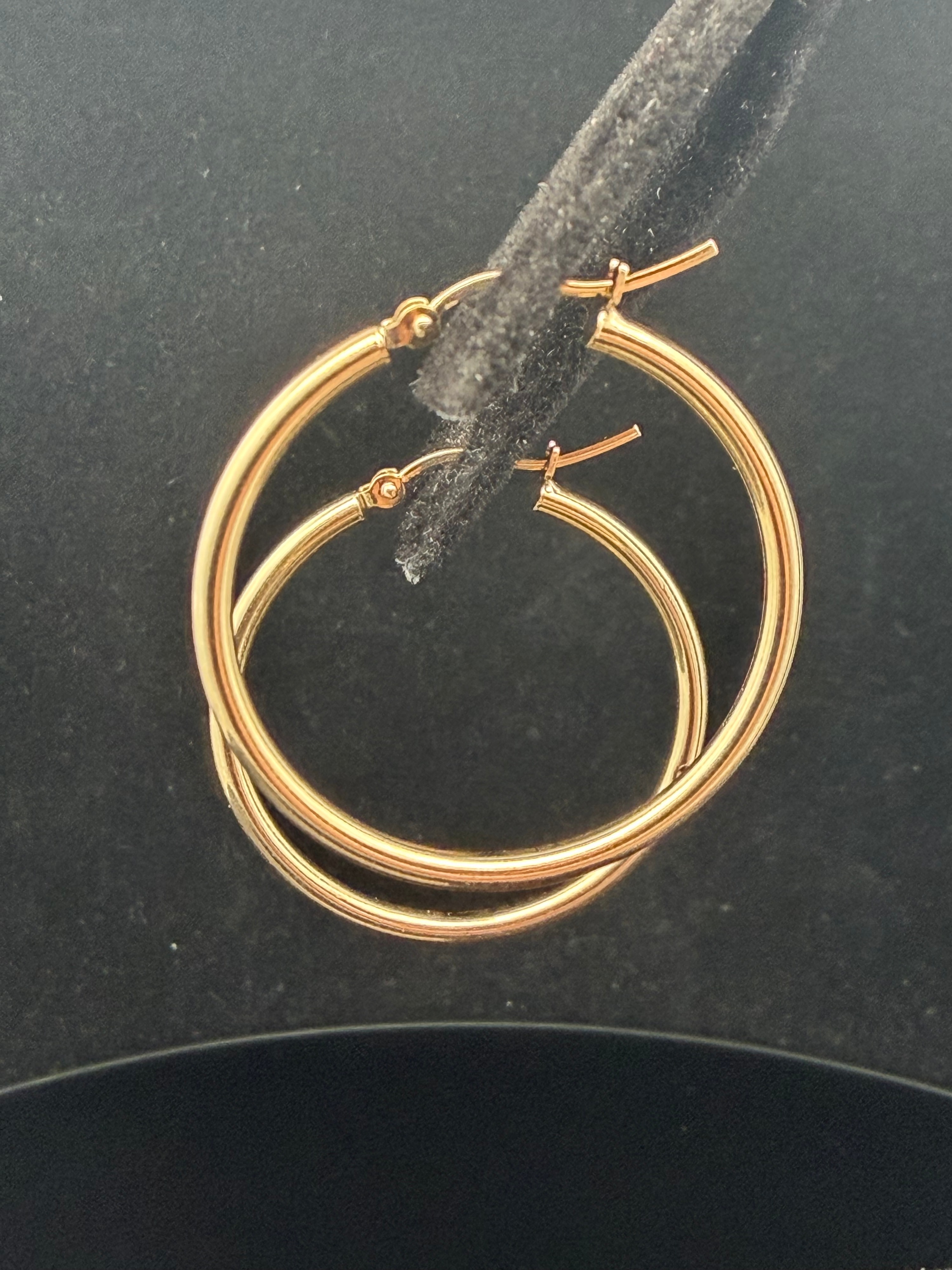 A Pair of 14K Yellow Gold Hoop Earrings