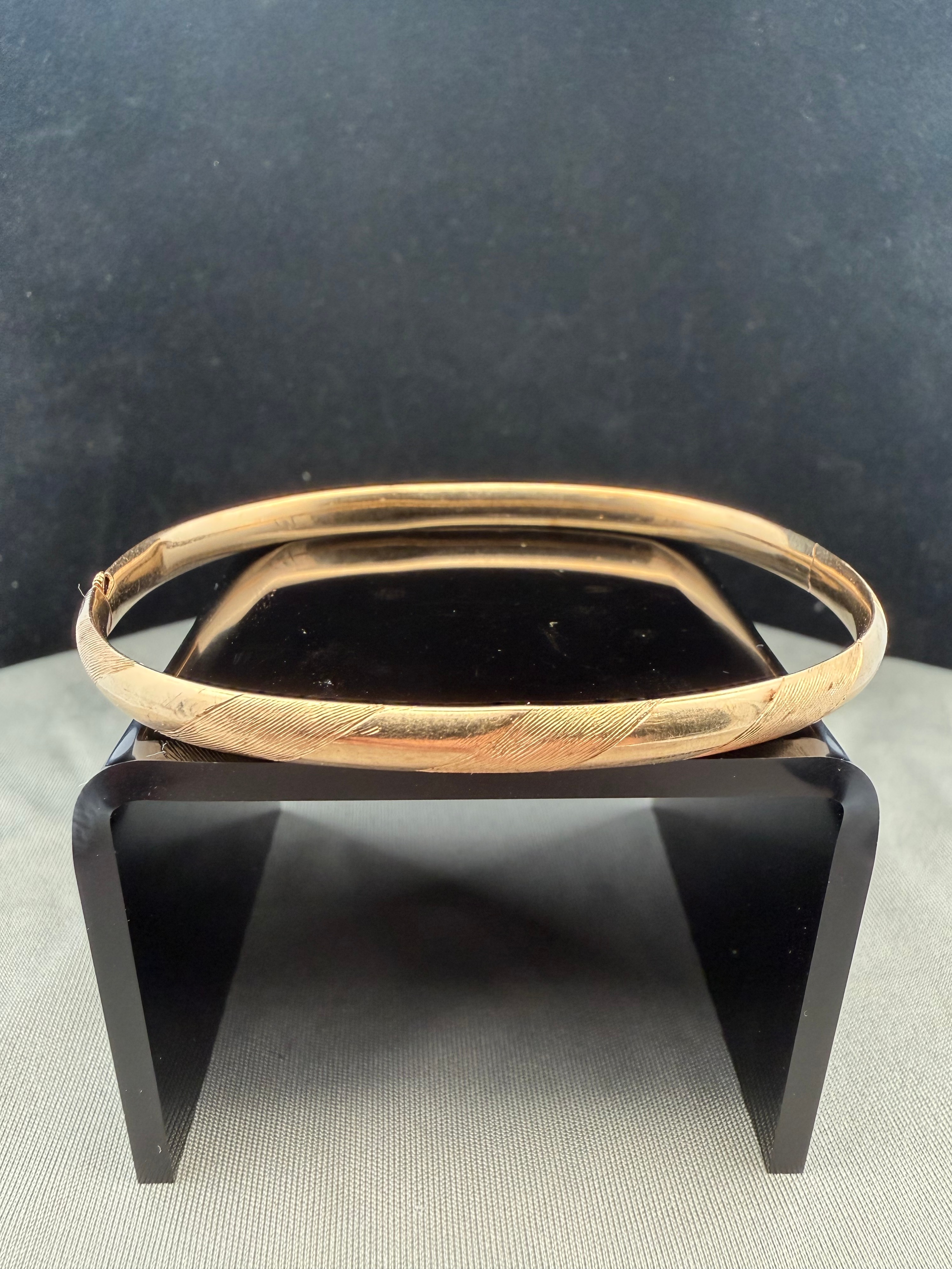 14K Yellow Gold Hinged Bangle Bracelet