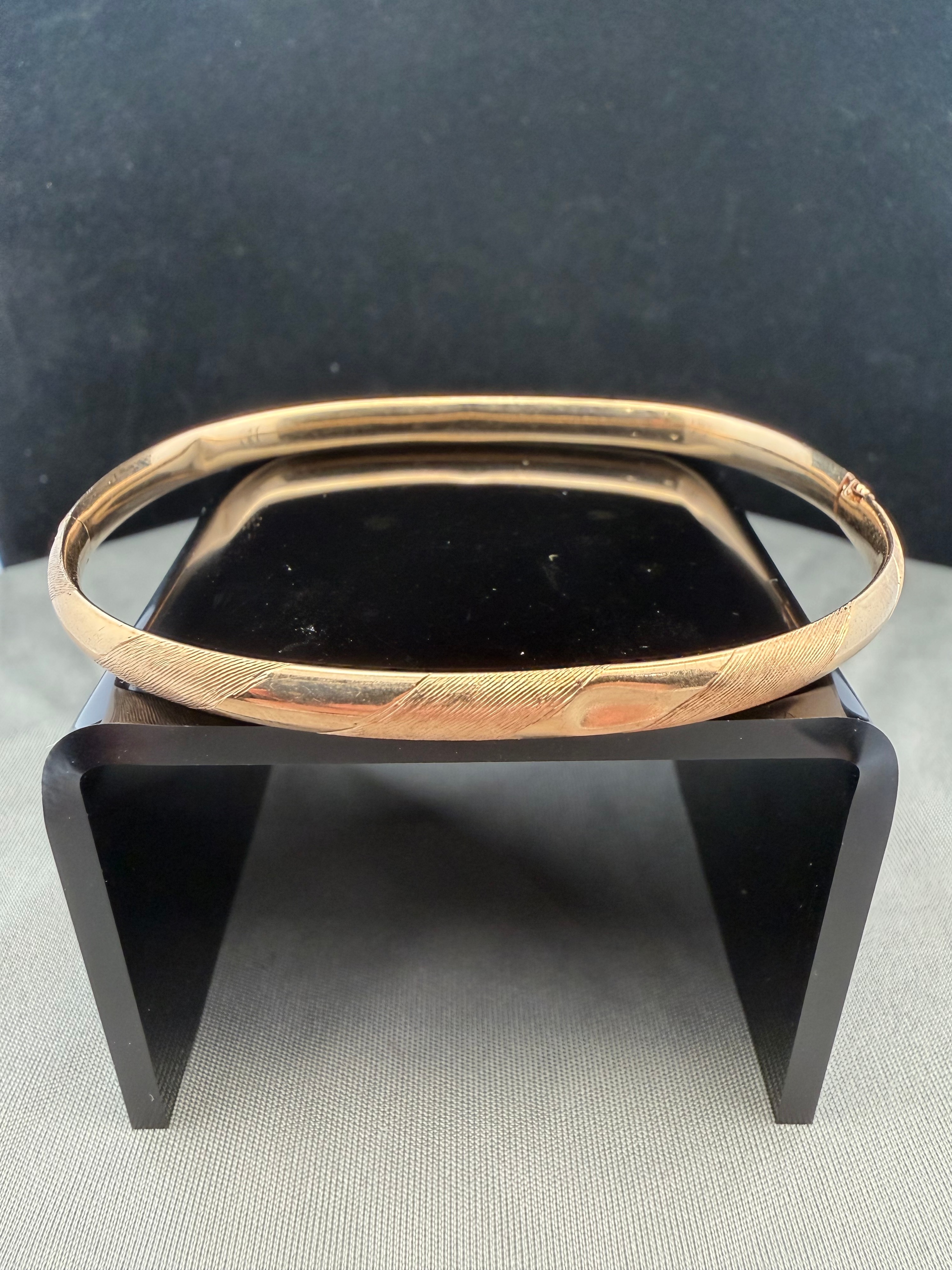 14K Yellow Gold Hinged Bangle Bracelet