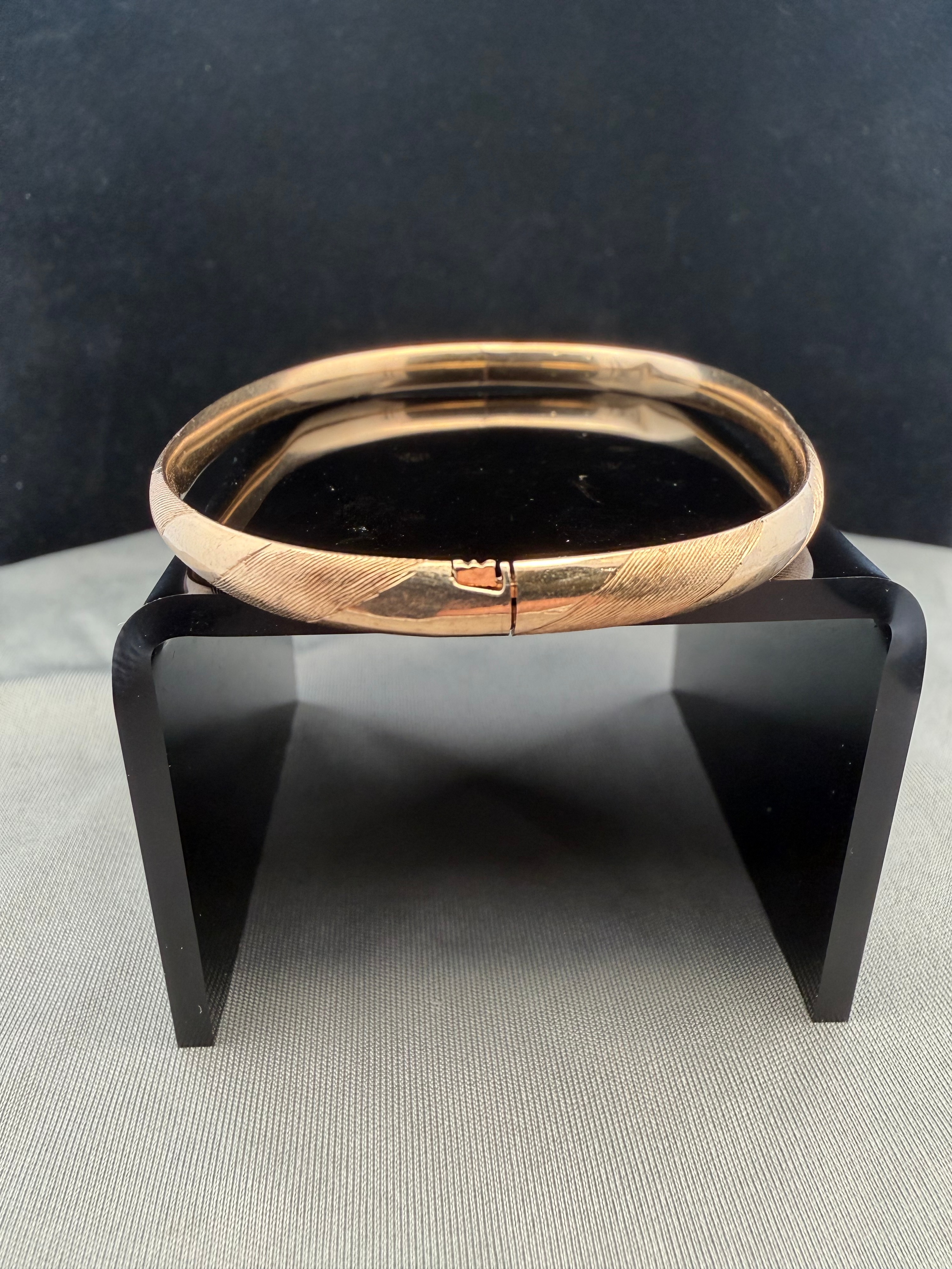 14K Yellow Gold Hinged Bangle Bracelet