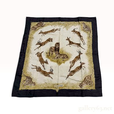Vintage Hermes Kenya Silk Carre 90. This vintage Hermes silk carre 90 features the Kenya design 