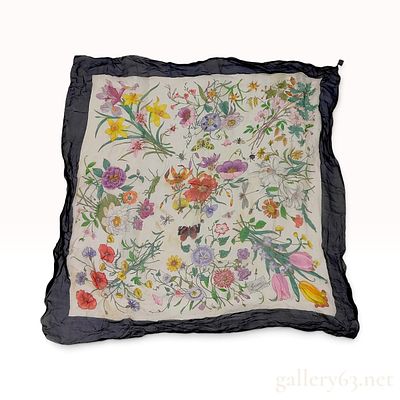 Vintage Gucci Flora Print Silk Scarf 86 cm. This Gucci silk scarf features the iconic Flora 