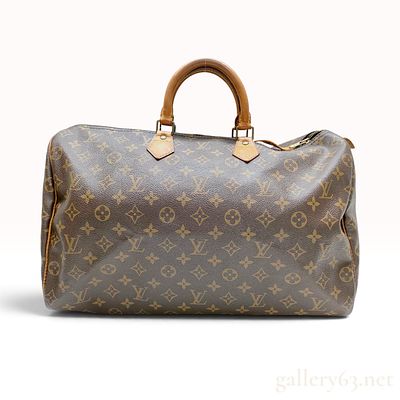Vintage Louis Vuitton Monogram Speedy 40 Satchel Handbag. This Louis Vuitton Speedy 40 is a 