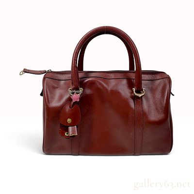 Vintage Must de Cartier Burgundy Leather Boston Bag. A Must de Cartier Boston-style handbag 