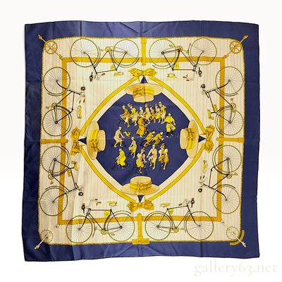 Vintage Hermes Les Becanes Silk Carre 90 by Hugo Grygkar. Hermes Les Becanes silk scarf designed 