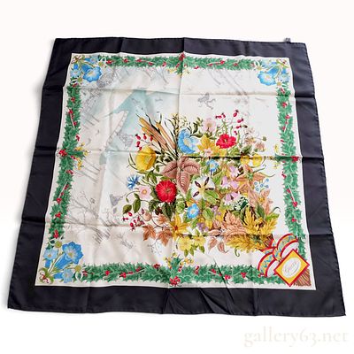 Vintage Gucci Winter Floral Silk Carre 90 by Vittorio Accornero. Gucci Winter silk scarf 