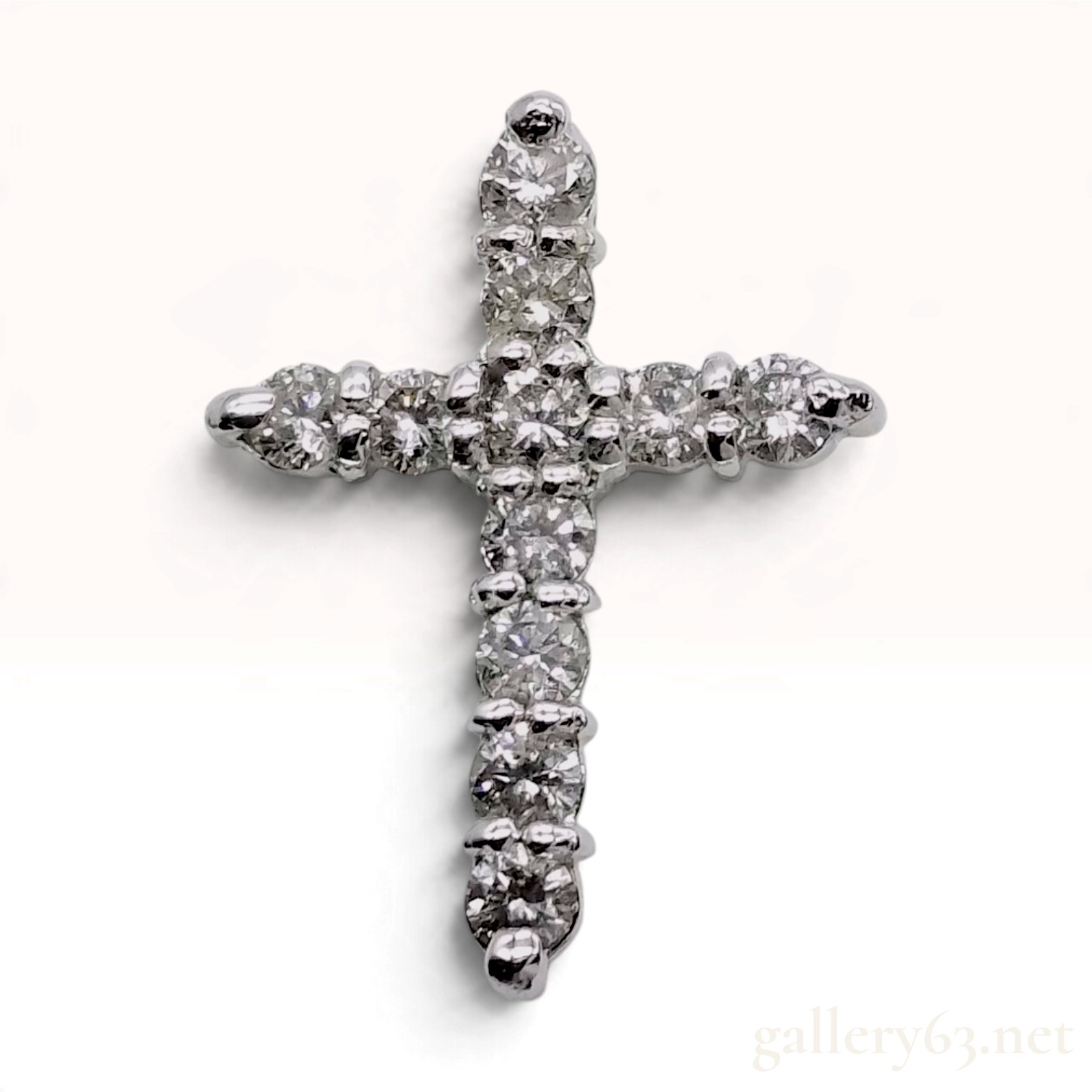 An 18 Karat White Gold and 0.32ctw Diamond Cross Pendant
