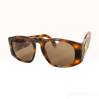 Vintage Chanel 01450 Tortoise Quilted Acetate Sunglasses. These Chanel sunglasses feature a dark 