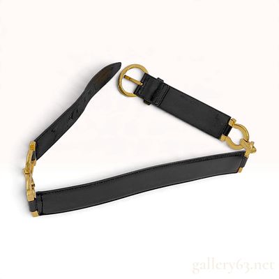 Salvatore Ferragamo Gancini Black Leather Belt. This Salvatore Ferragamo belt is crafted from 